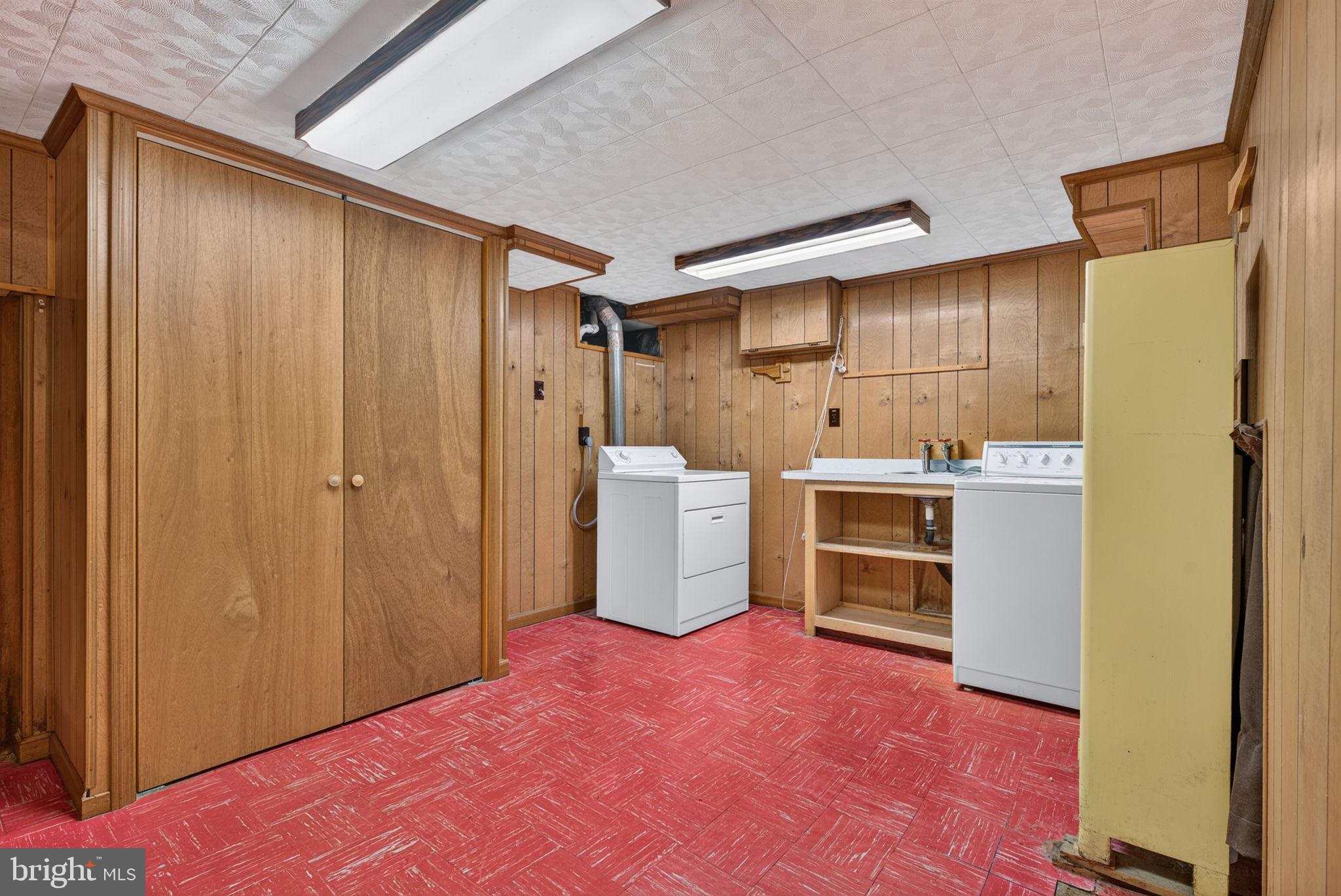 WINDSOR MANOR - Residential