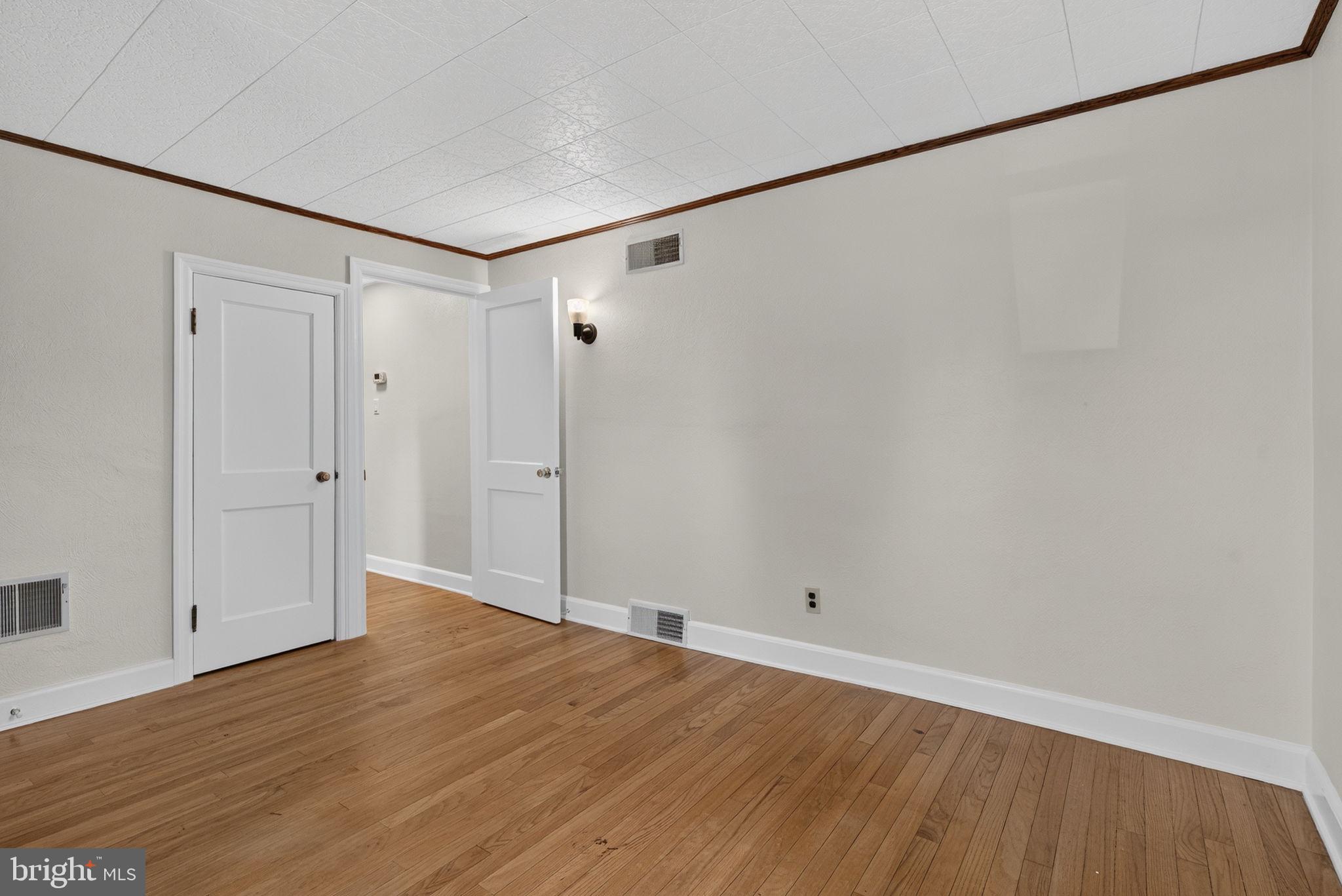 WINDSOR MANOR - Residential
