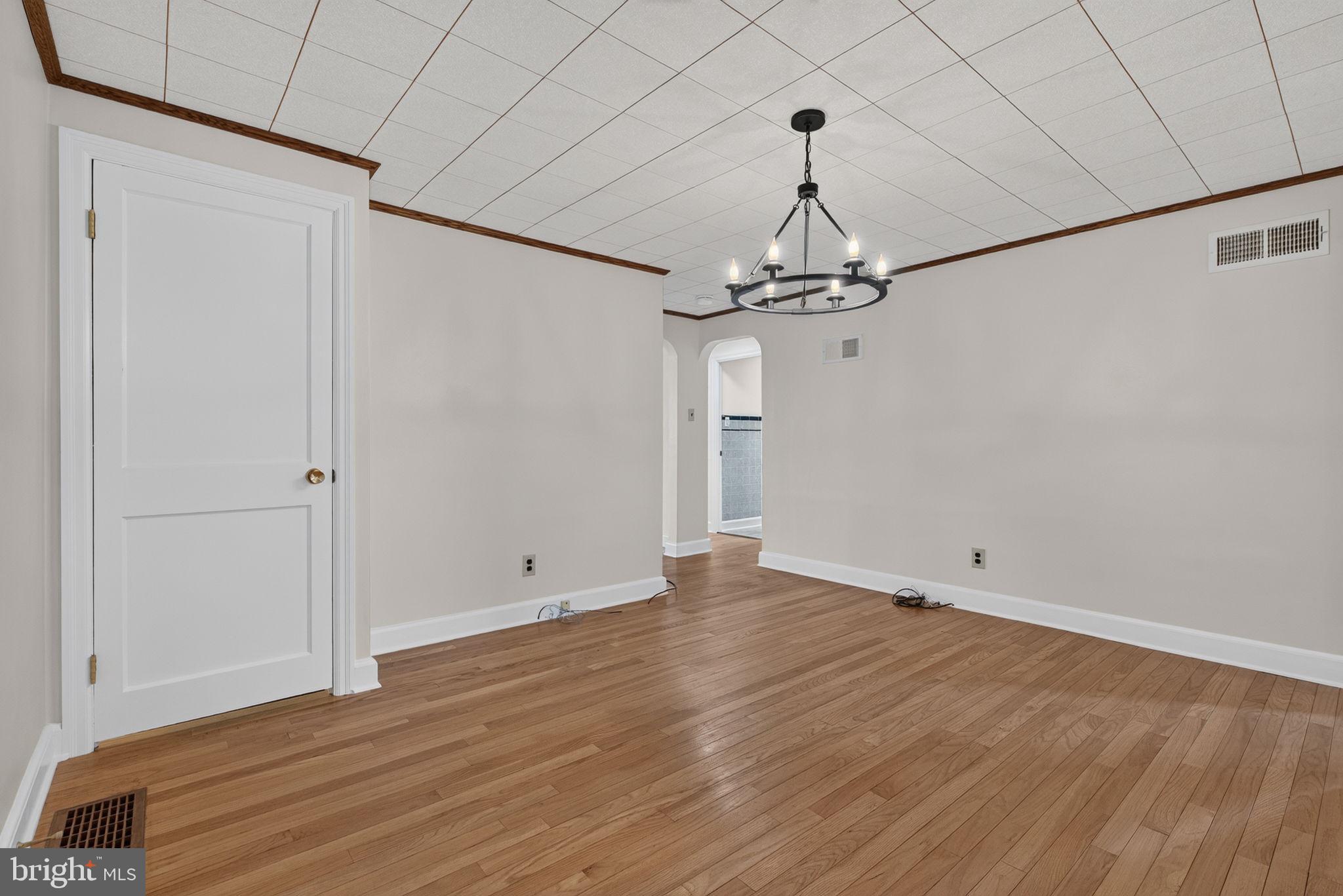 WINDSOR MANOR - Residential