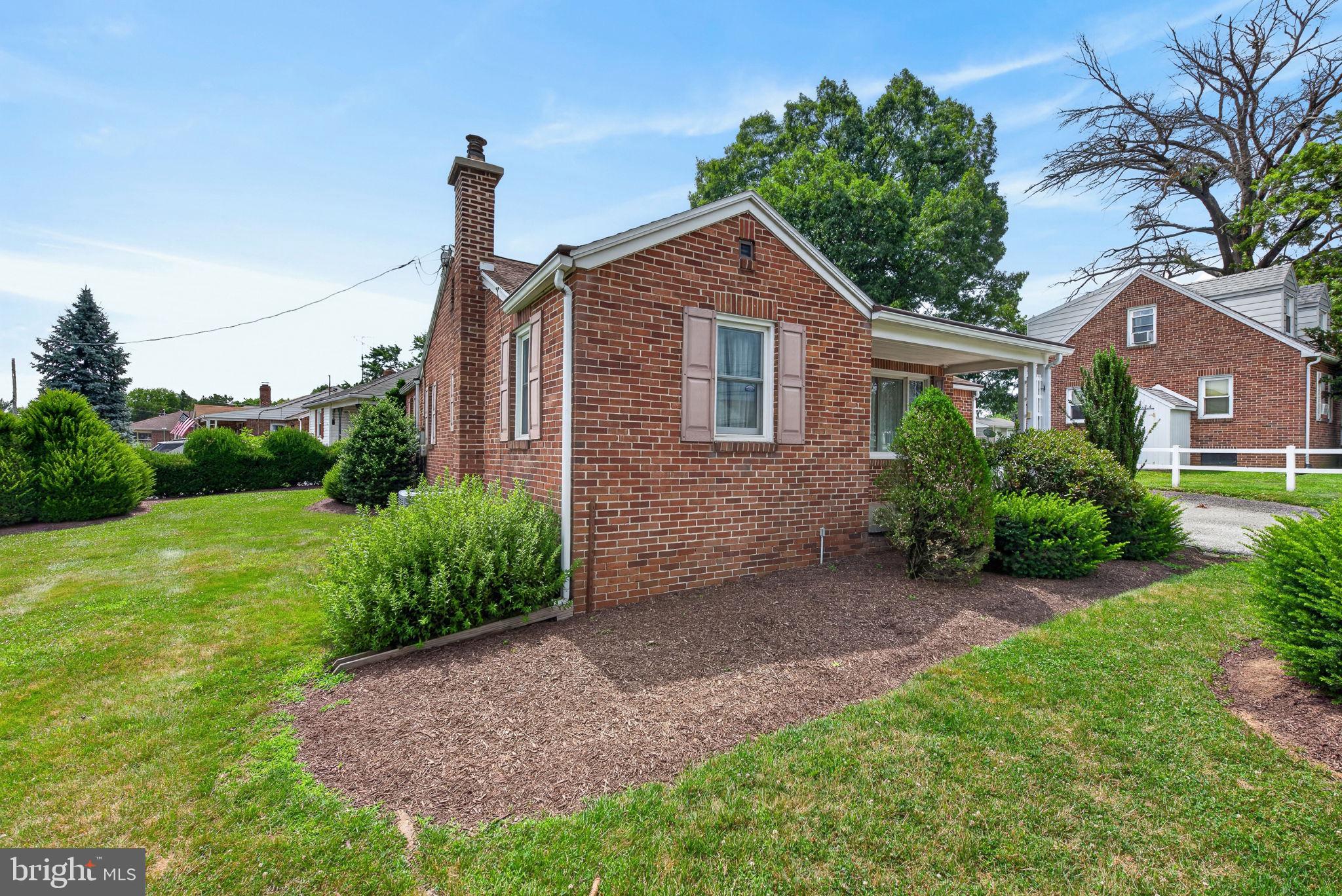 WINDSOR MANOR - Residential