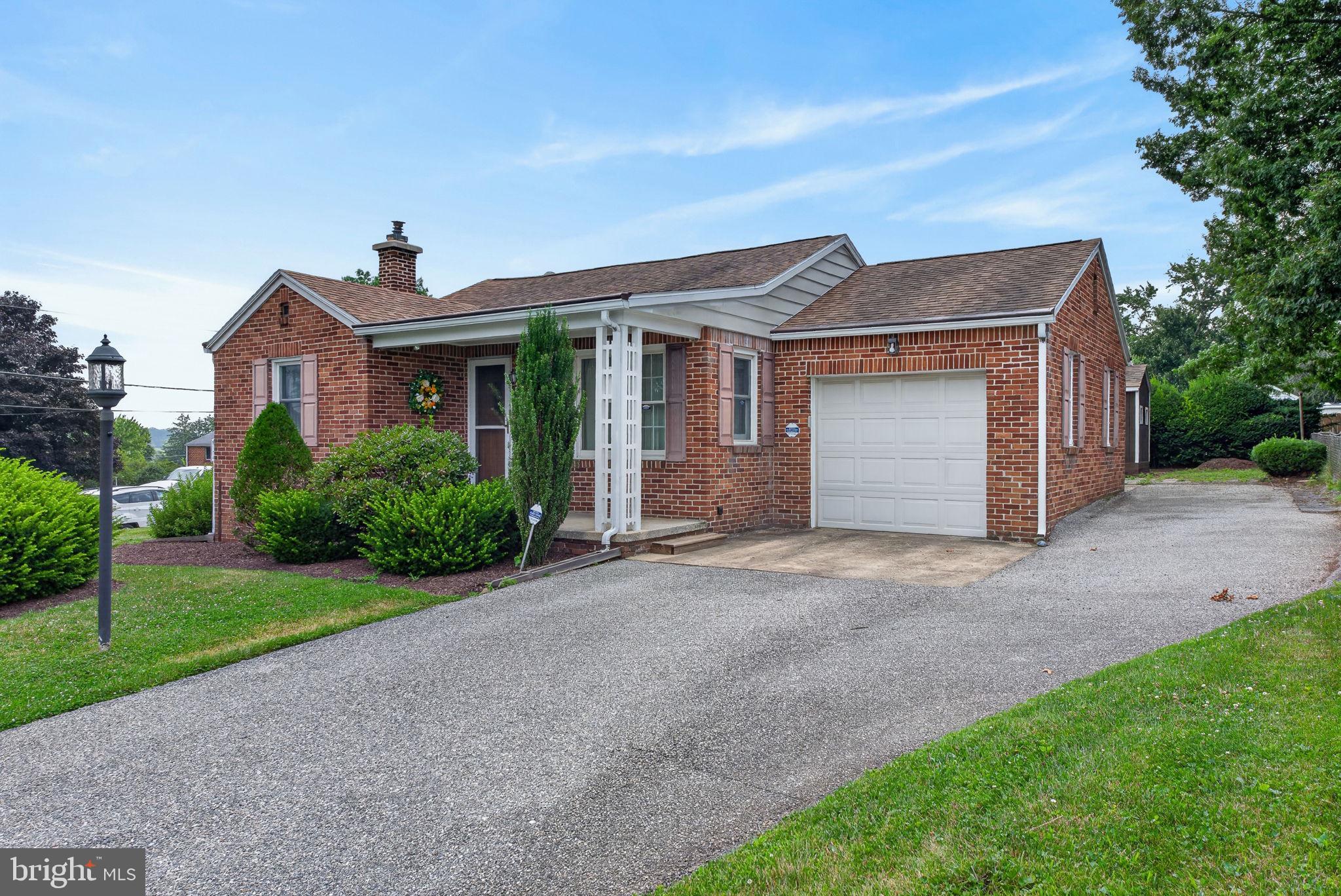 WINDSOR MANOR - Residential