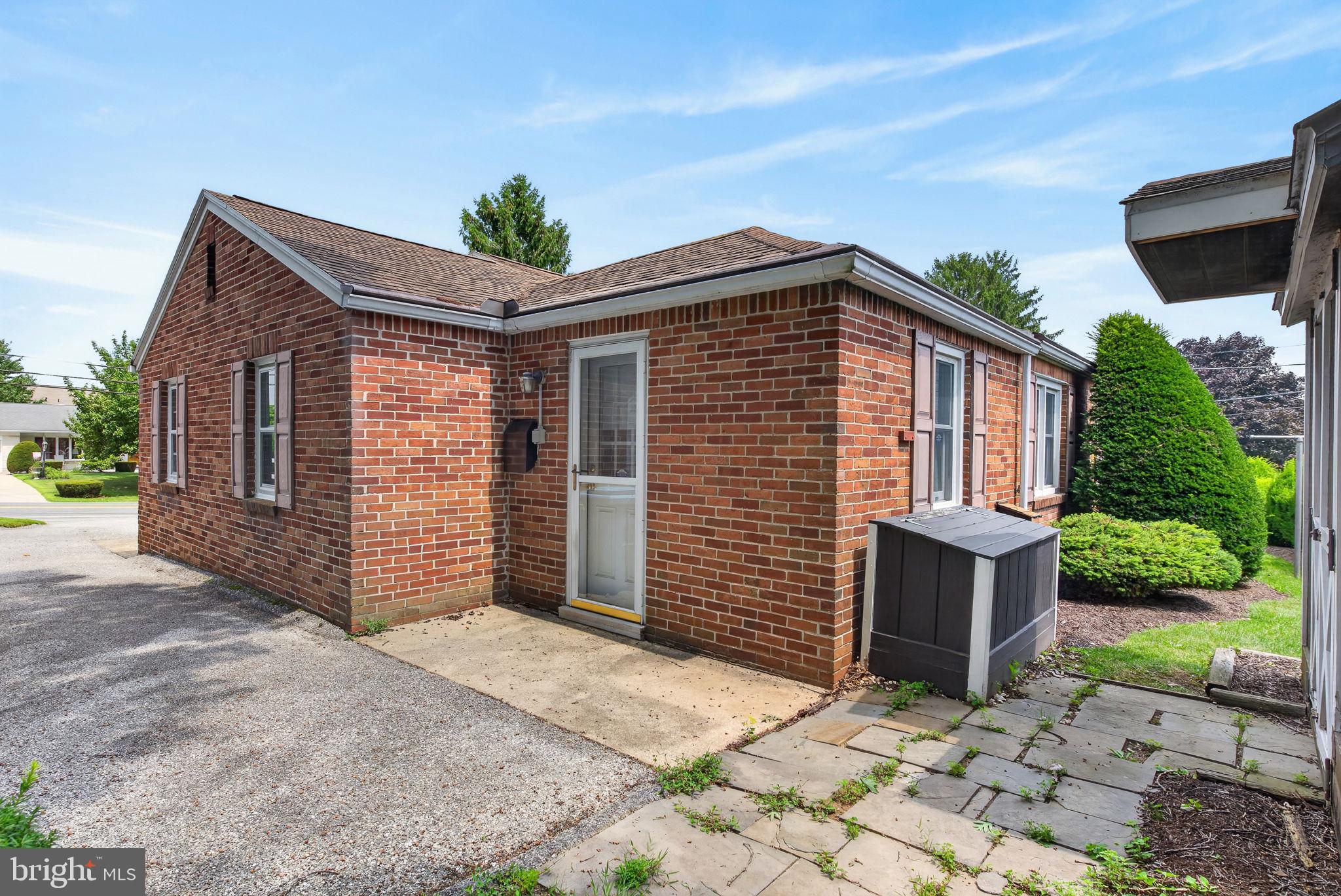 WINDSOR MANOR - Residential