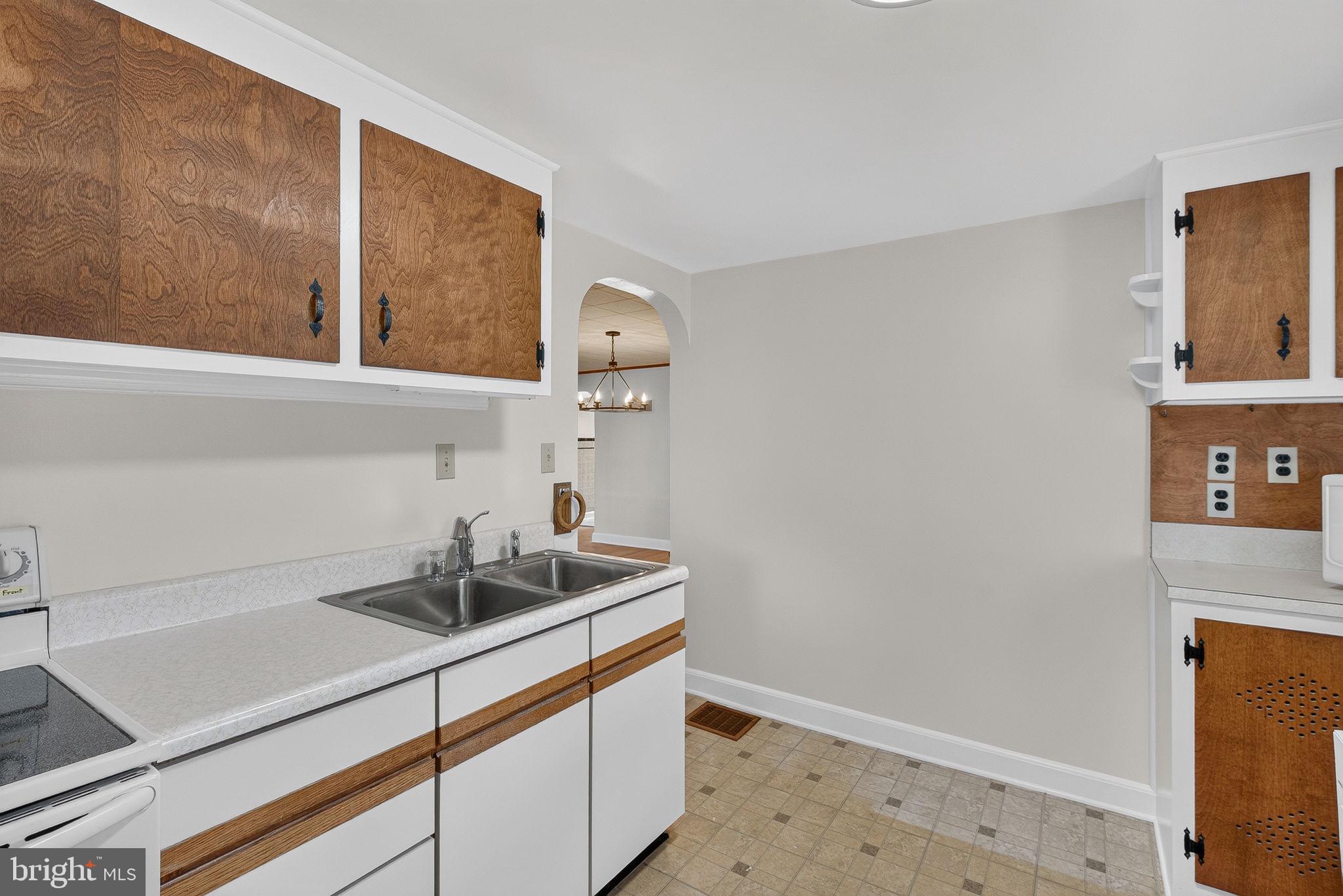WINDSOR MANOR - Residential