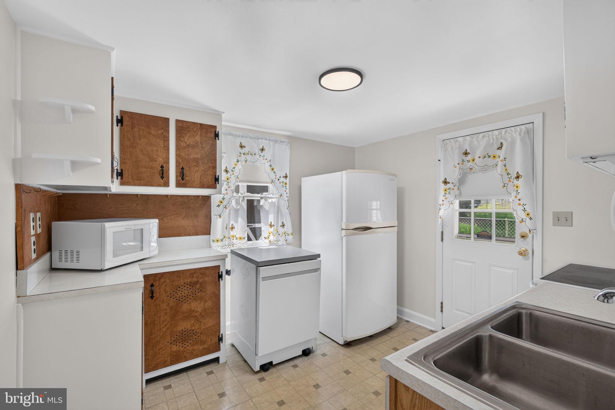 WINDSOR MANOR - Residential