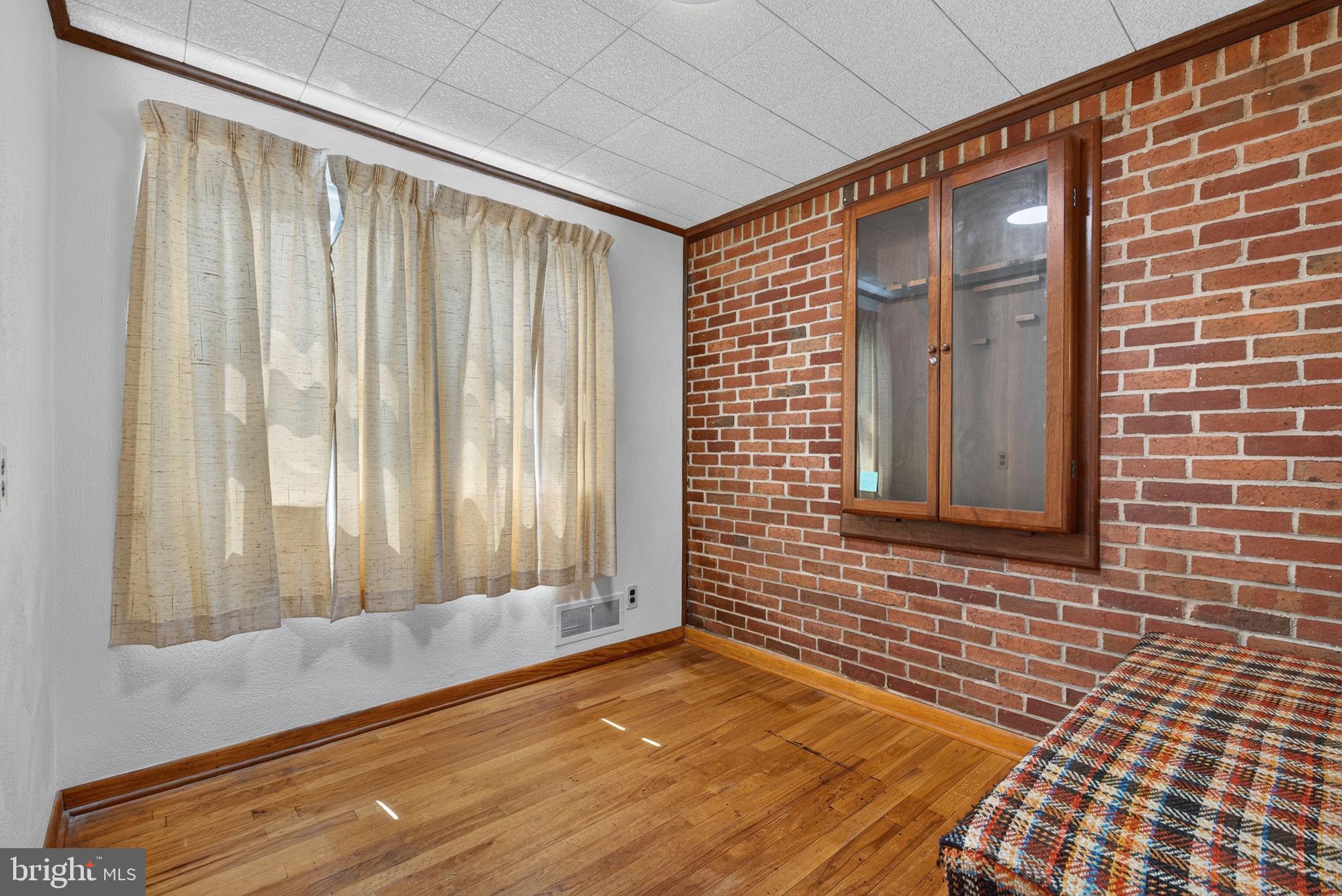 WINDSOR MANOR - Residential