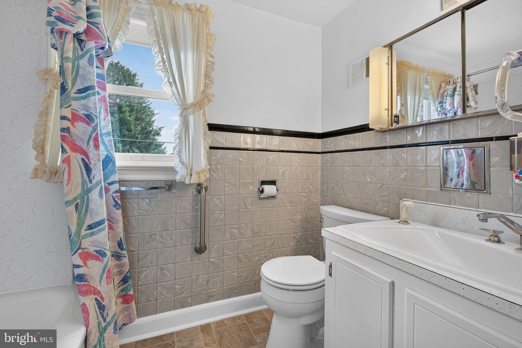 WINDSOR MANOR - Residential