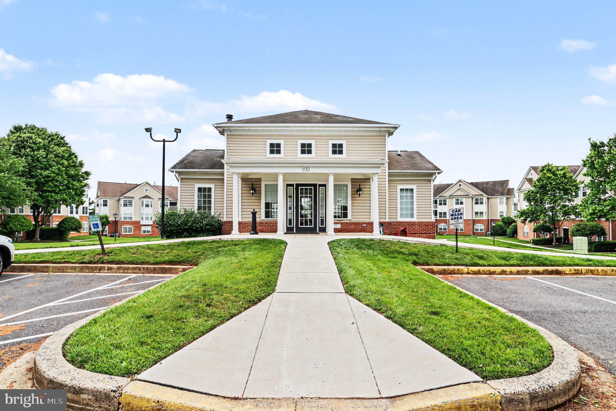 BAYLAND CONDO - Residential