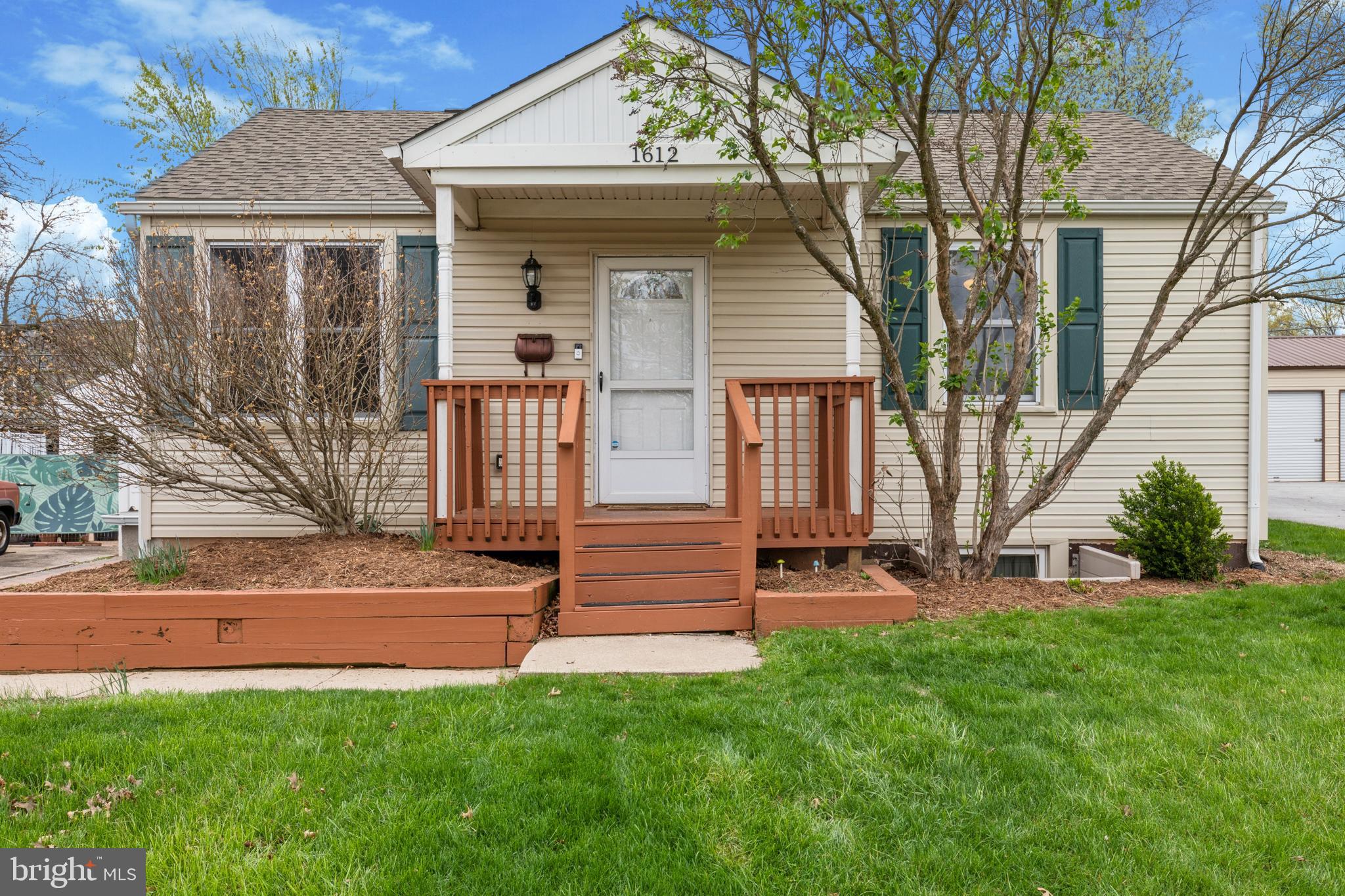 JEFFERSONVILLE - Residential