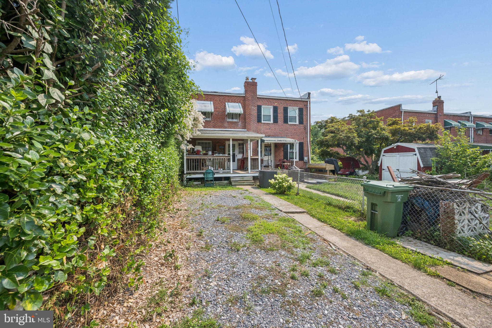 MEDFIELD - Residential