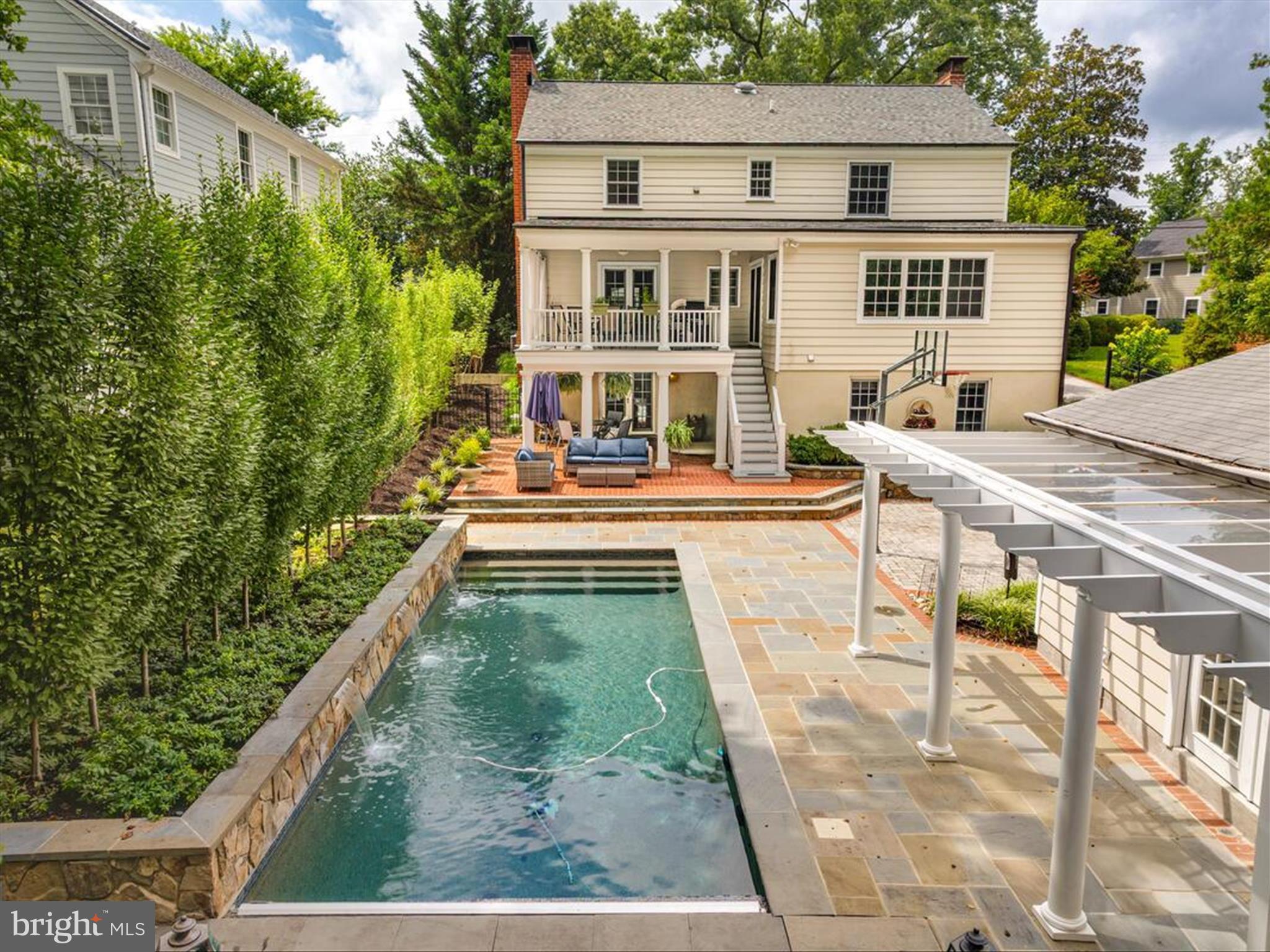 PENDENNIS MOUNT - Residential