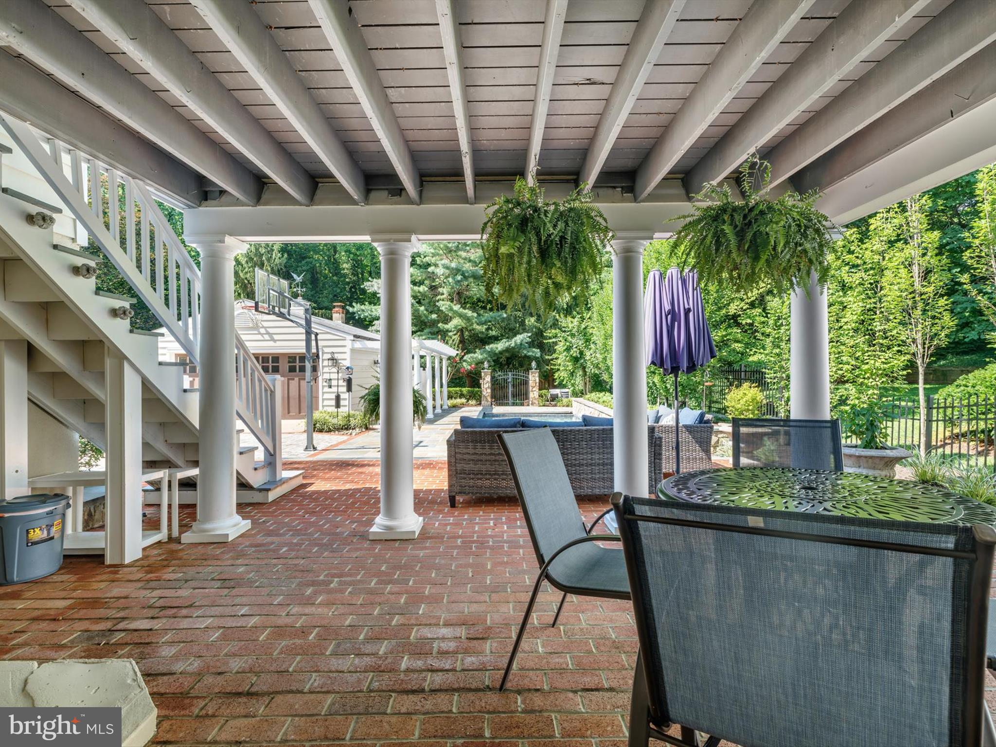 PENDENNIS MOUNT - Residential