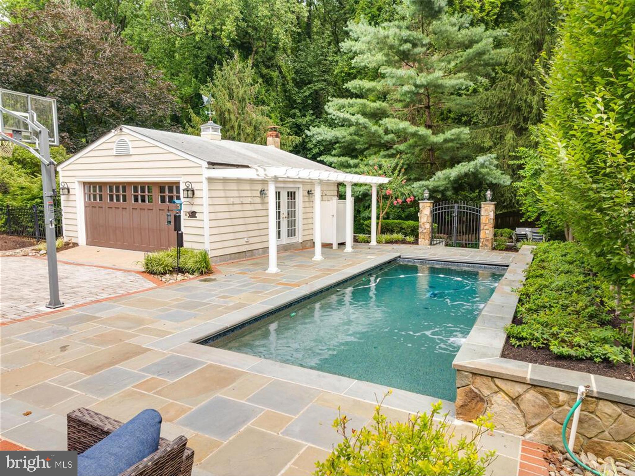 PENDENNIS MOUNT - Residential