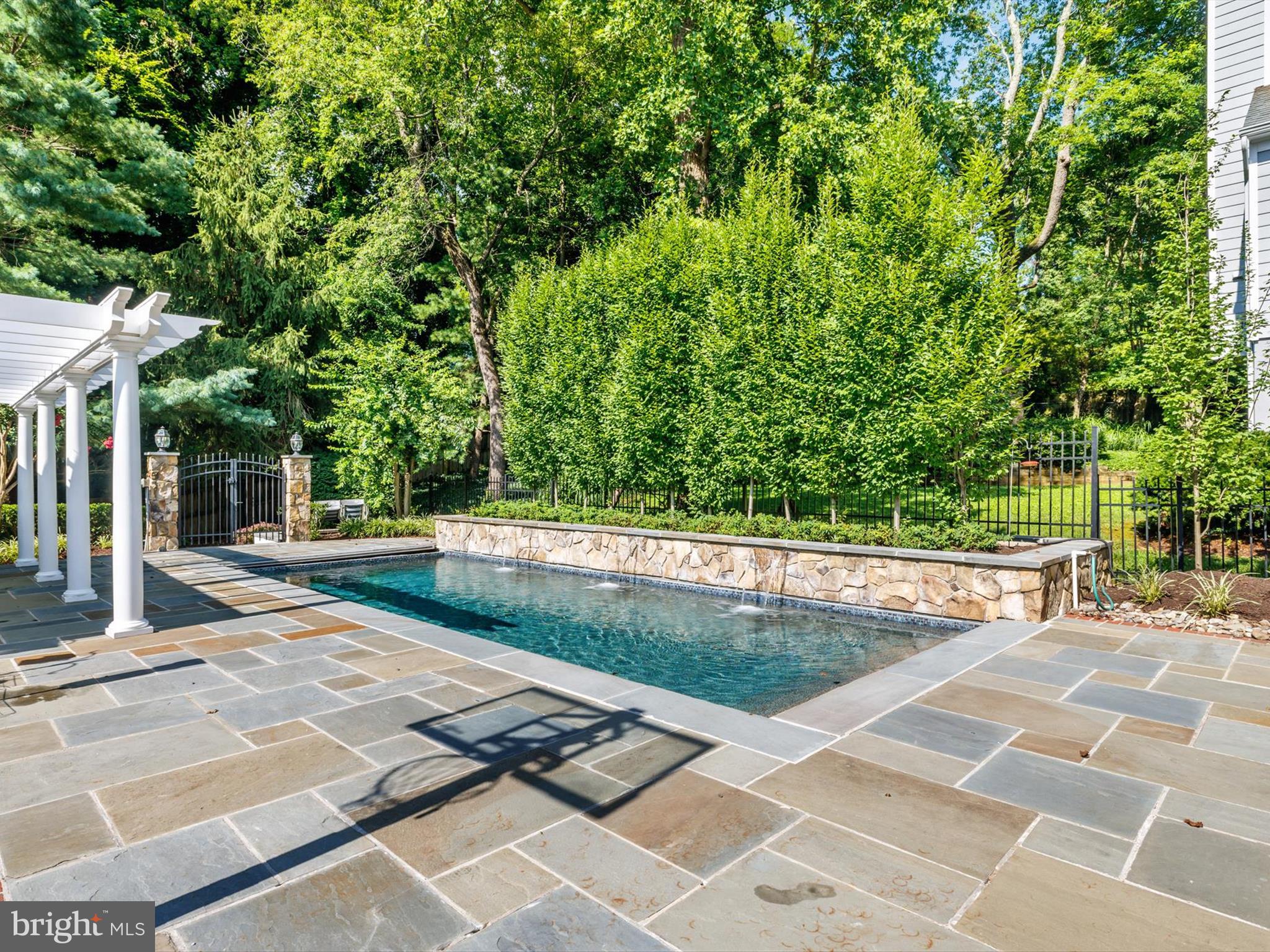 PENDENNIS MOUNT - Residential