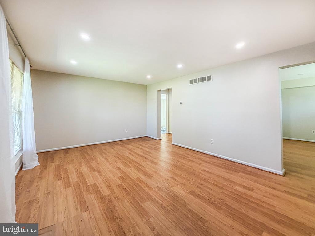 SILVER LAKE AT NEW - Residential