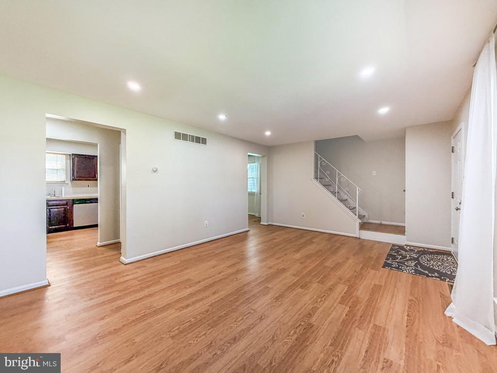 SILVER LAKE AT NEW - Residential