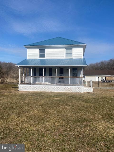 Looking for country living this is it . Nice farm house with large out building and 5 acres of land . Just about 3 miles from md line or in town of Seaford .