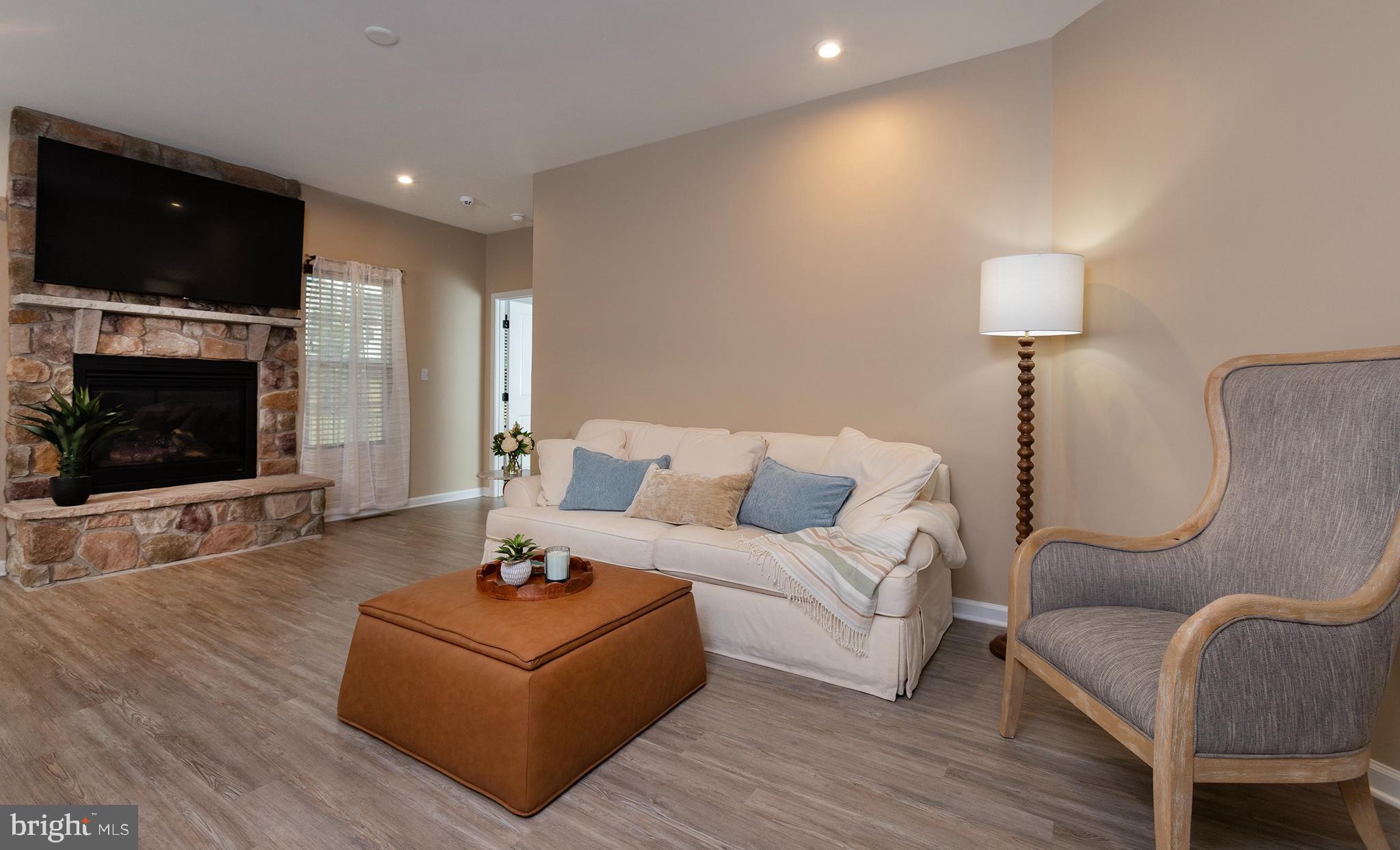 STRAY WINDS FARM - Residential