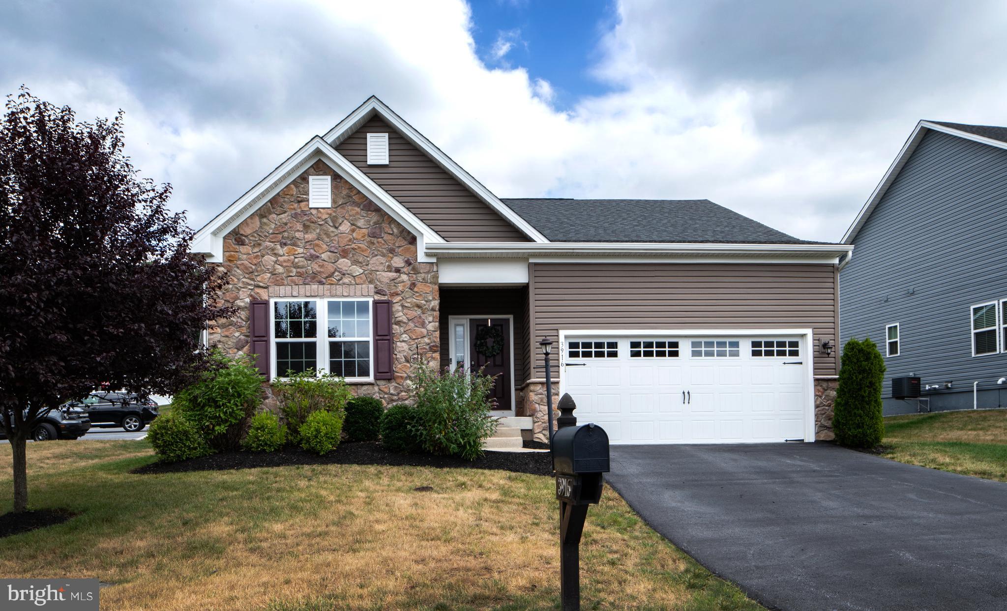 STRAY WINDS FARM - Residential
