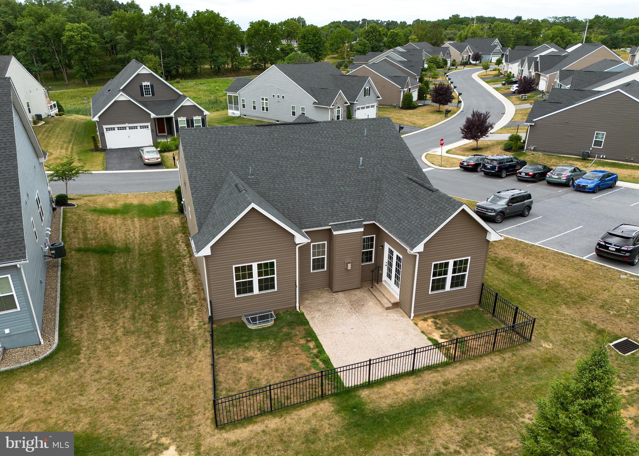 STRAY WINDS FARM - Residential