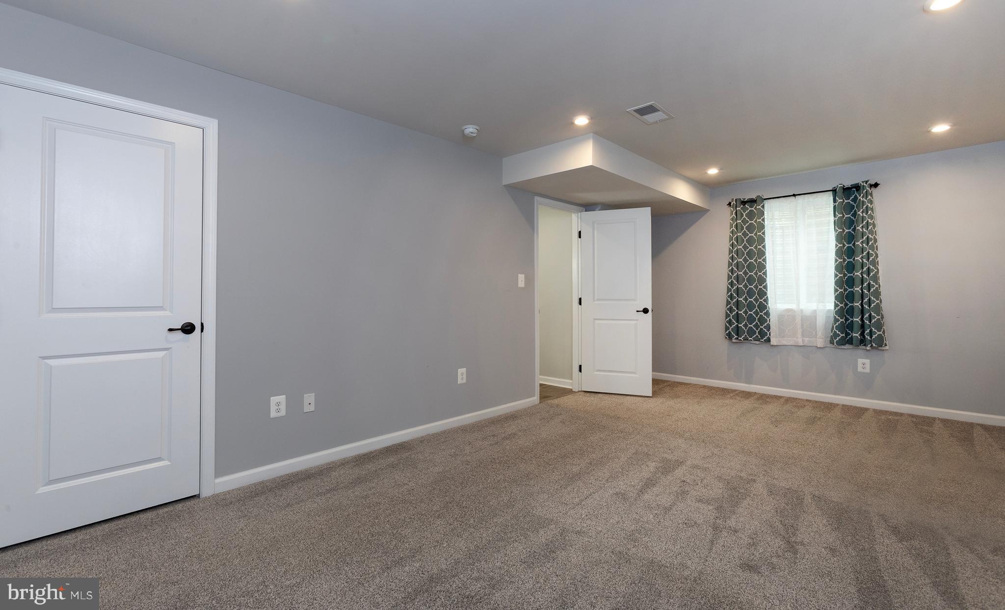 STRAY WINDS FARM - Residential