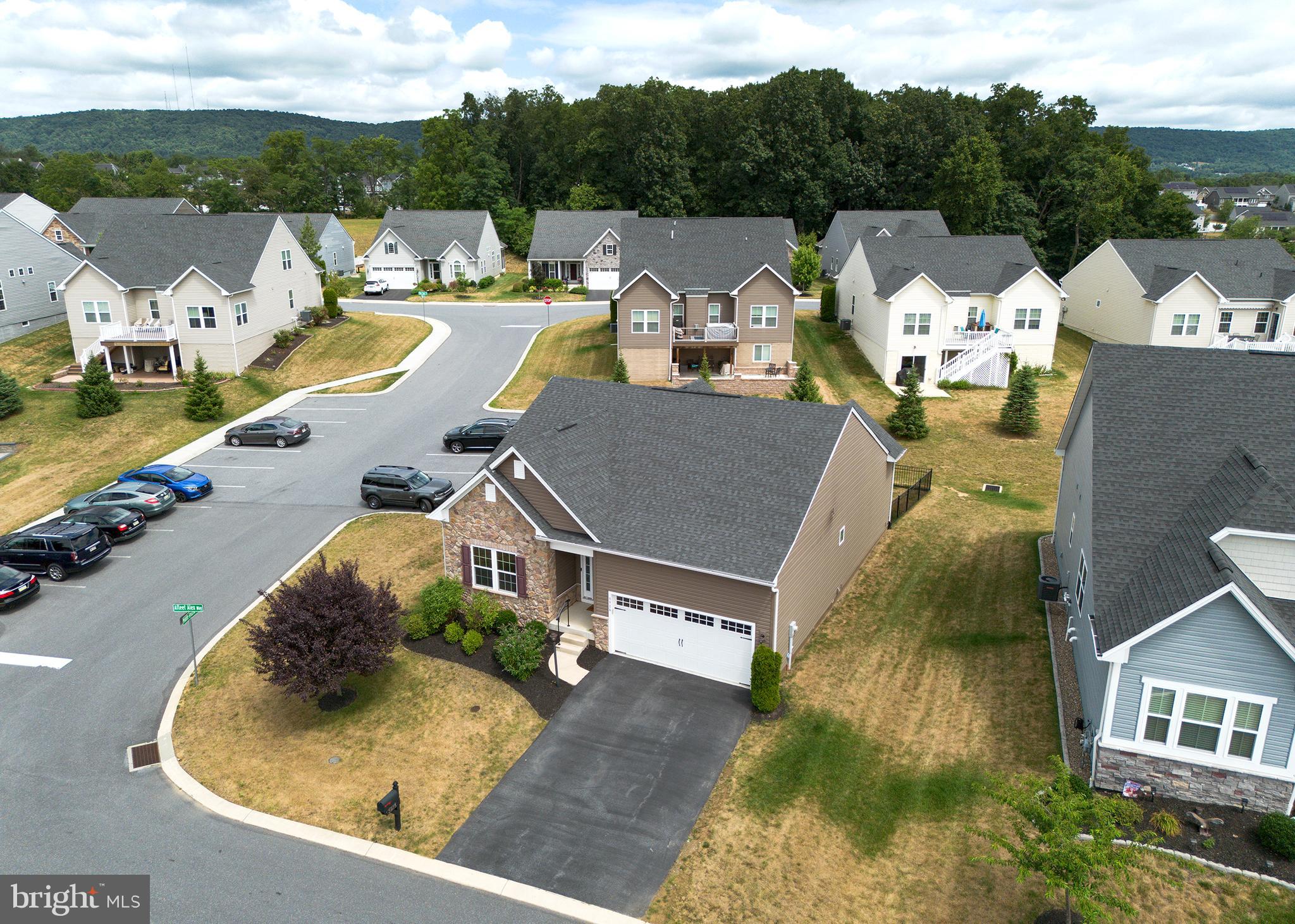 STRAY WINDS FARM - Residential