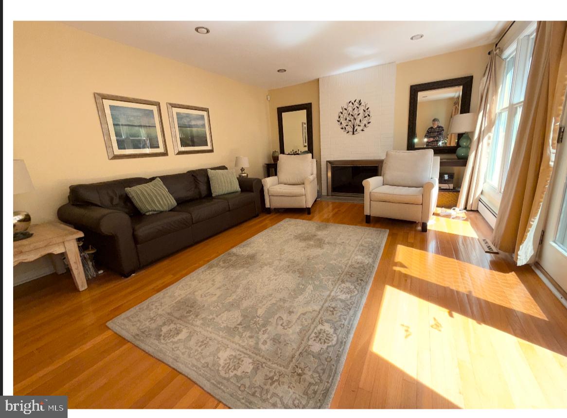 HOLLY HOUSE - Residential