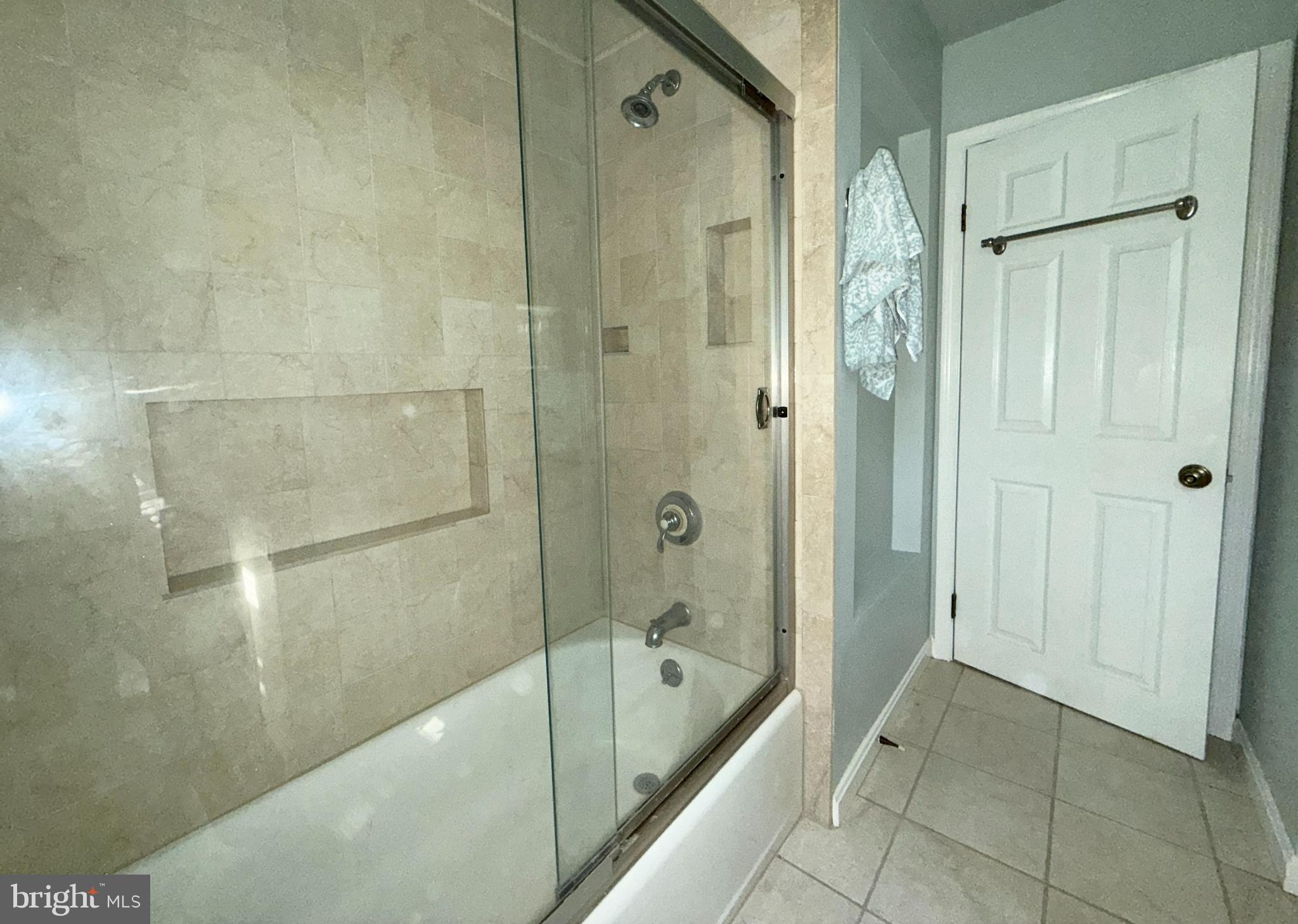 HOLLY HOUSE - Residential