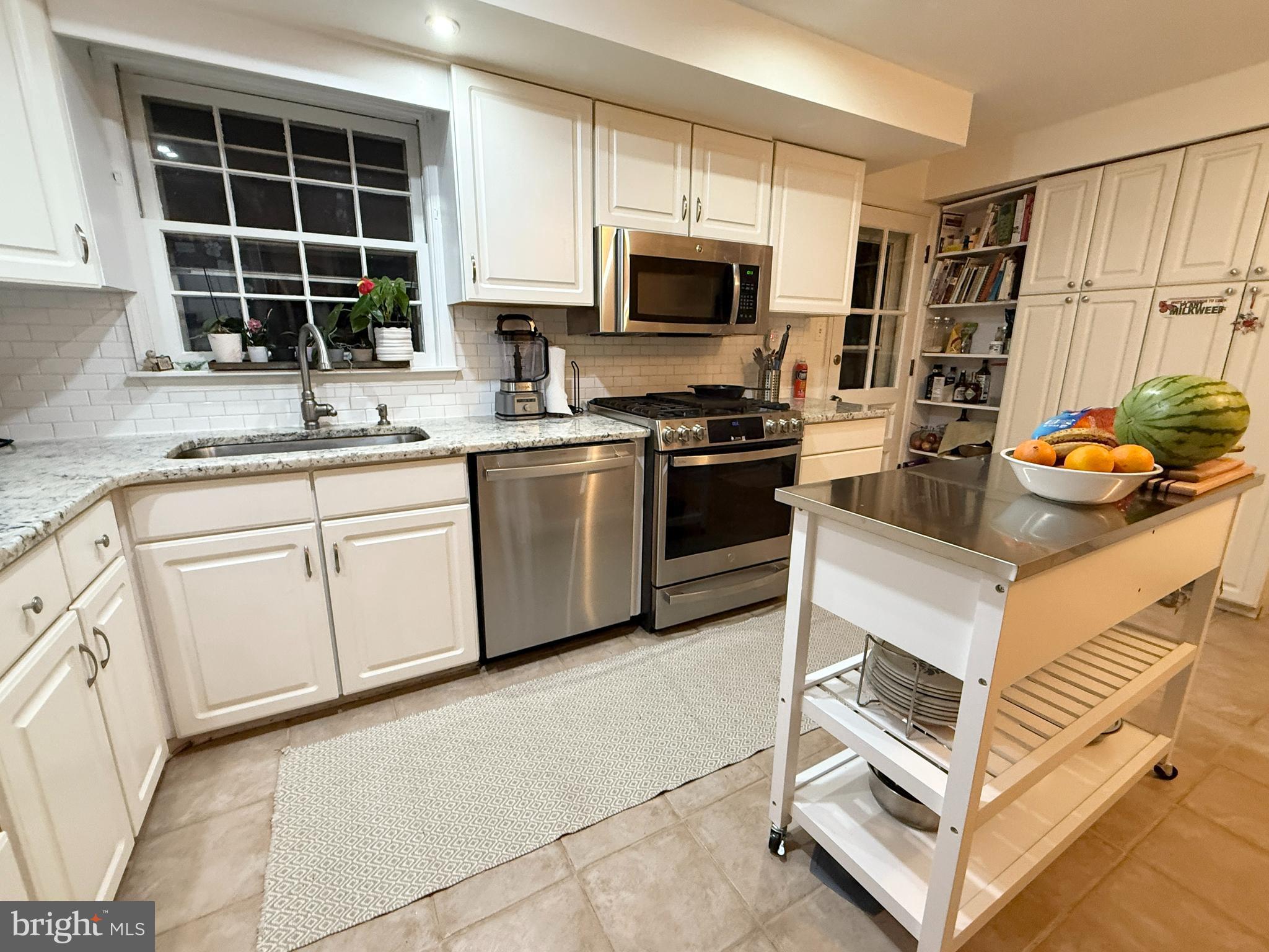 HOLLY HOUSE - Residential