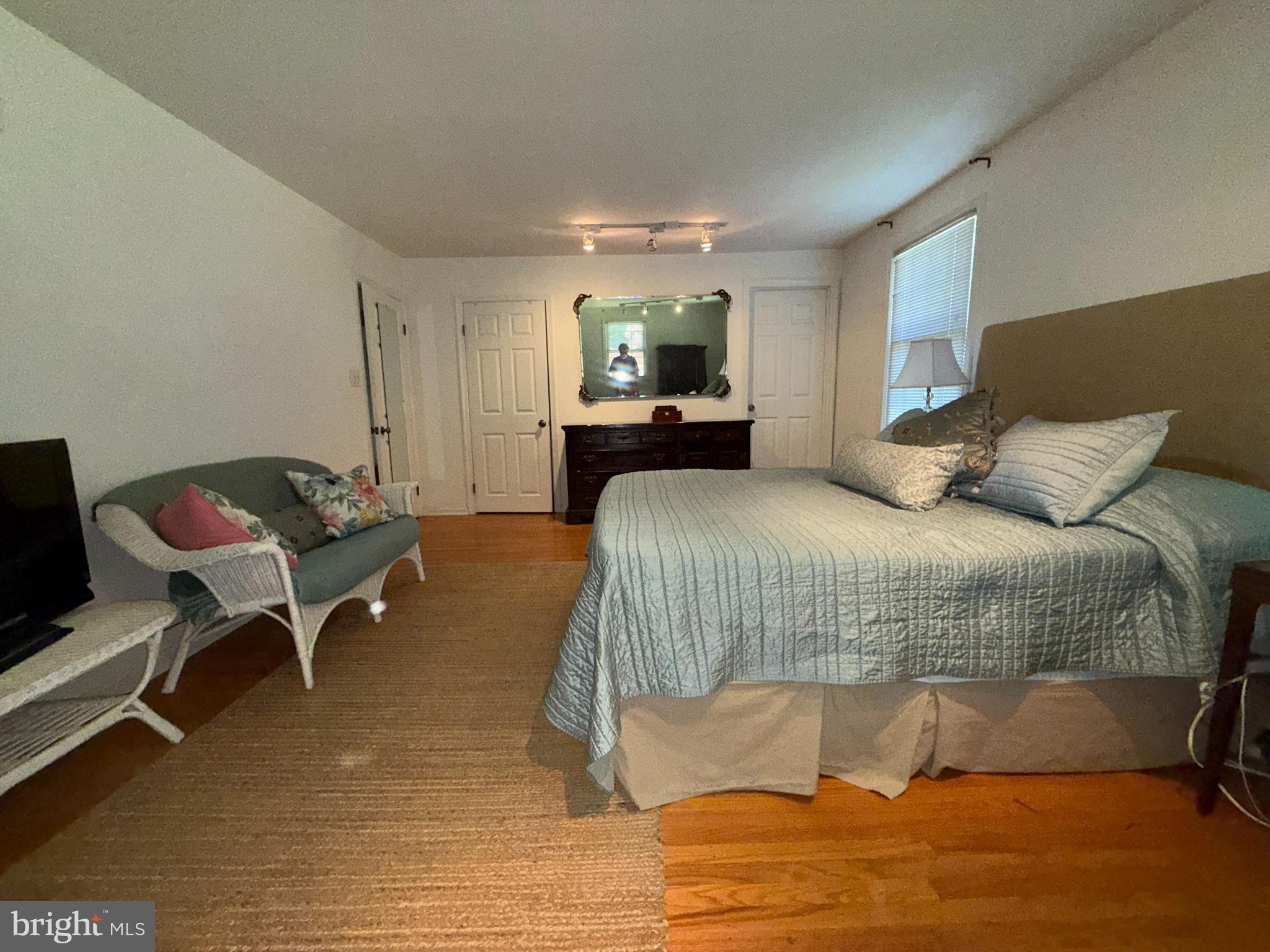 HOLLY HOUSE - Residential