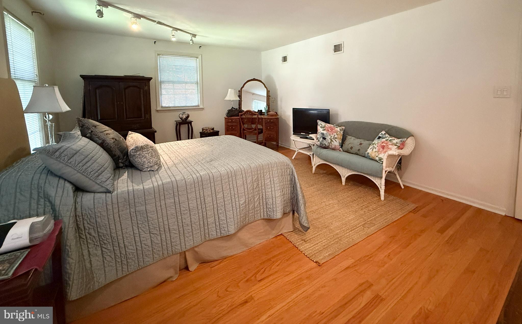 HOLLY HOUSE - Residential