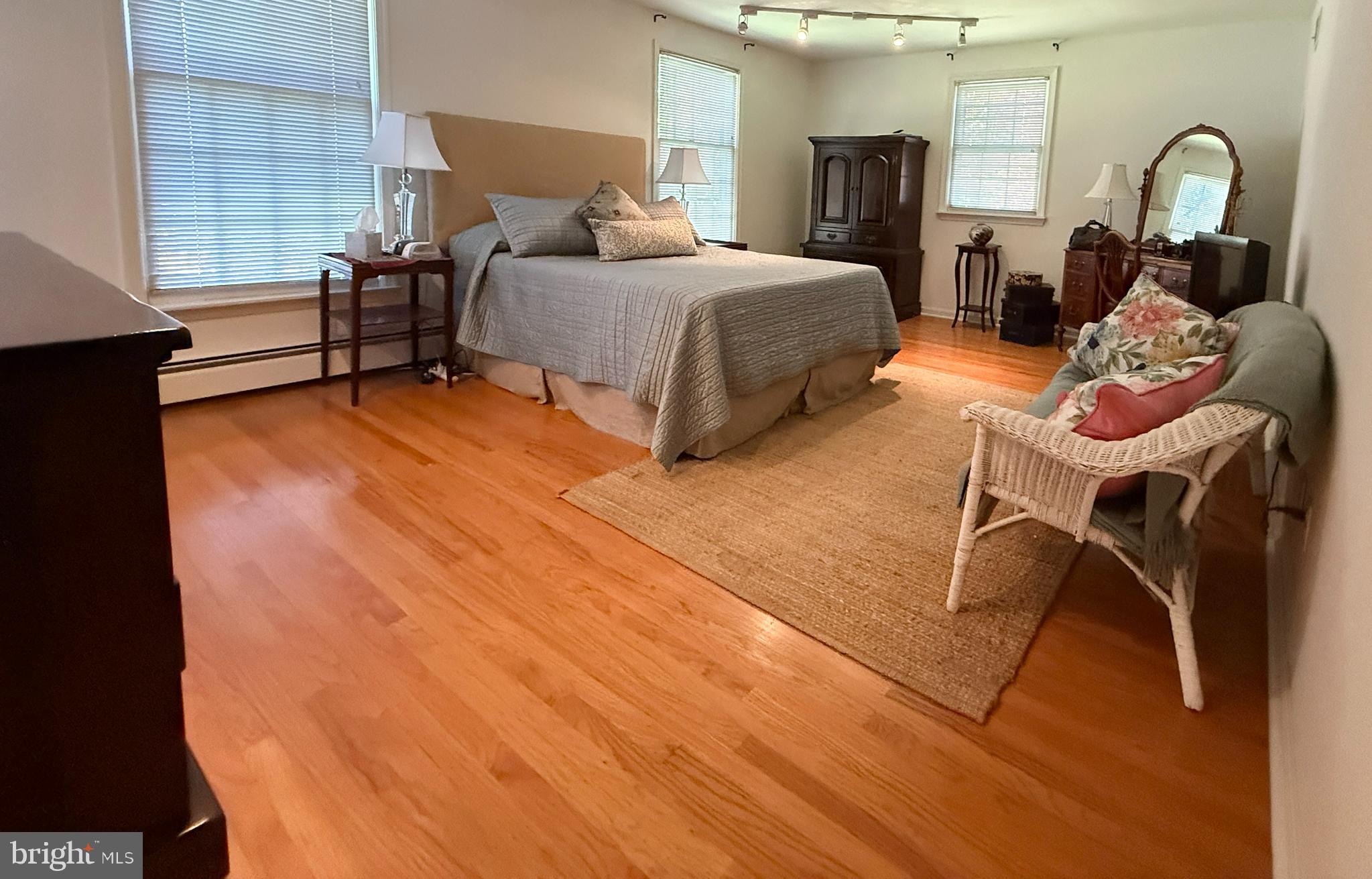 HOLLY HOUSE - Residential