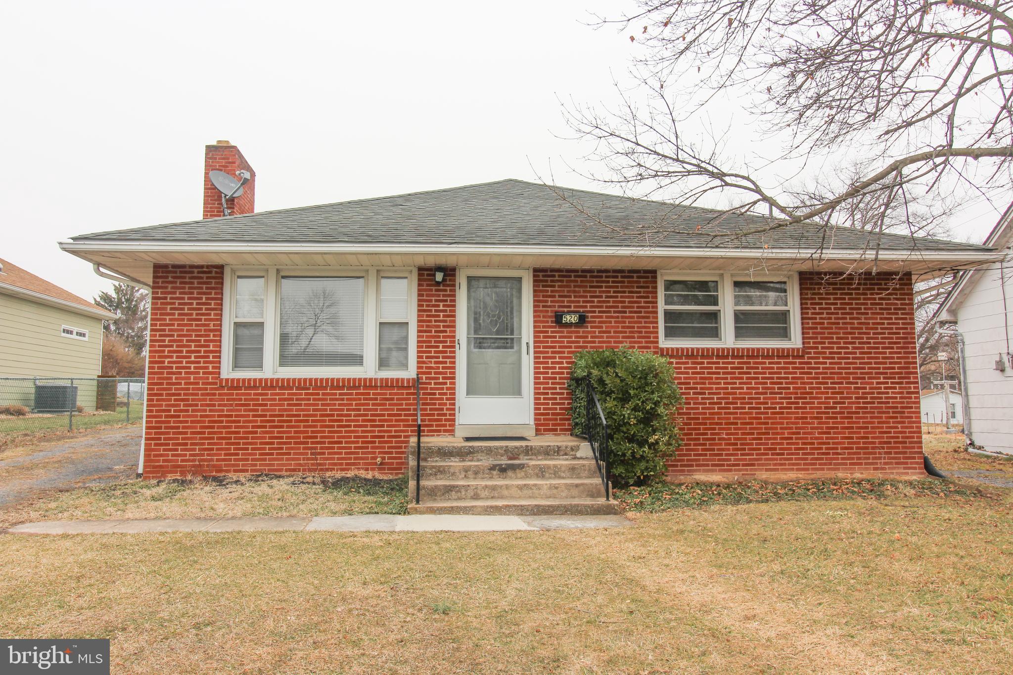 One level rancher in the town of Woodstock, short distance to downtown amenities or both parks!
This home is a NON-SMOKING, NO PETS unit.  Minimum tenant criteria such at 650+ credit score, income verifications, etc  for all occupants 18 and older.     Some fresh updates to the kitchen & baths, full basement wtih laundry, detached garage, fenced back yard.