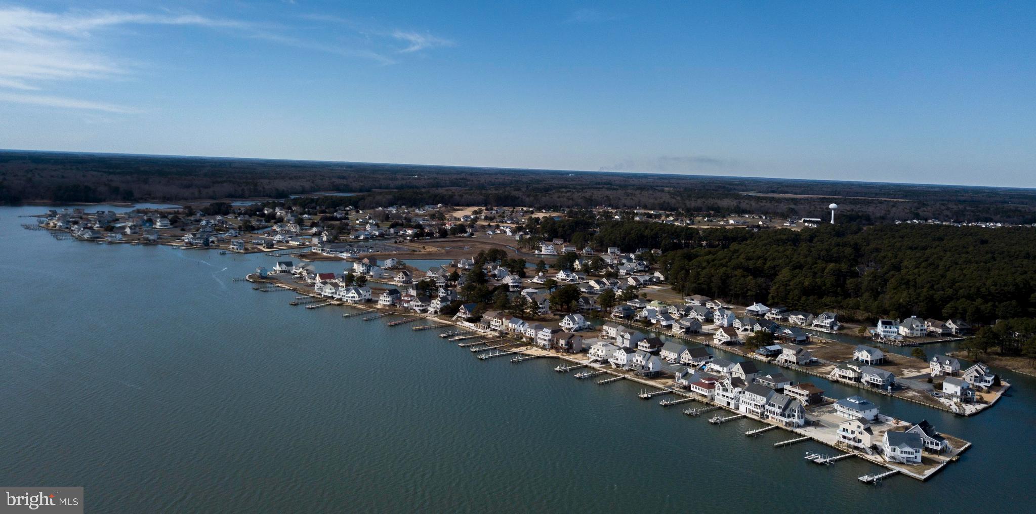 CAPTAIN'S COVE - Residential