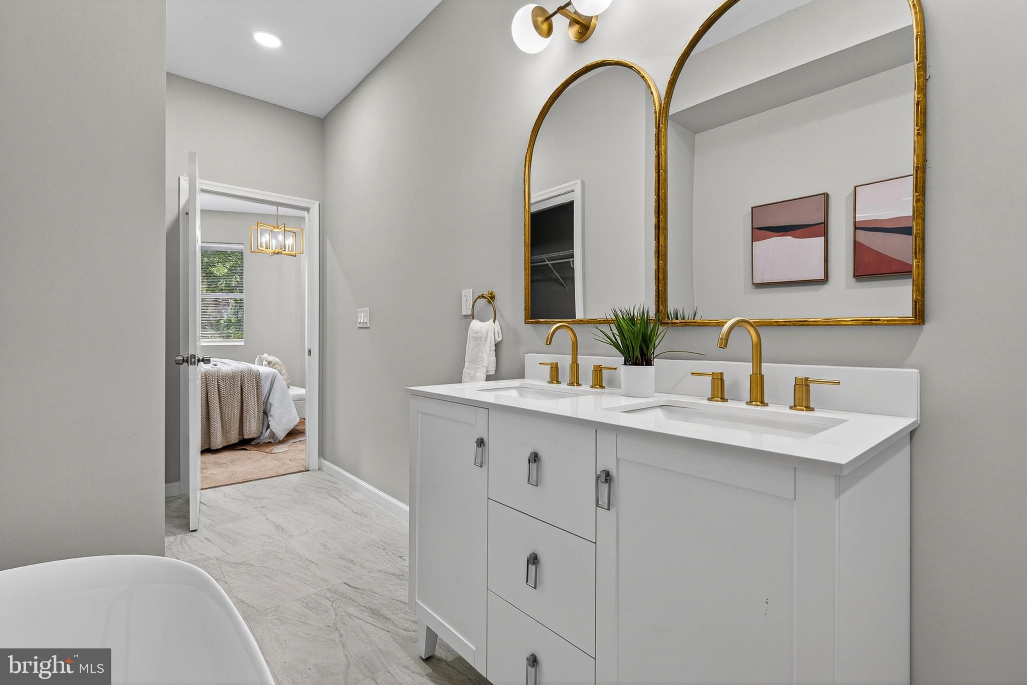 SANDTOWN-WINCHESTER - Residential
