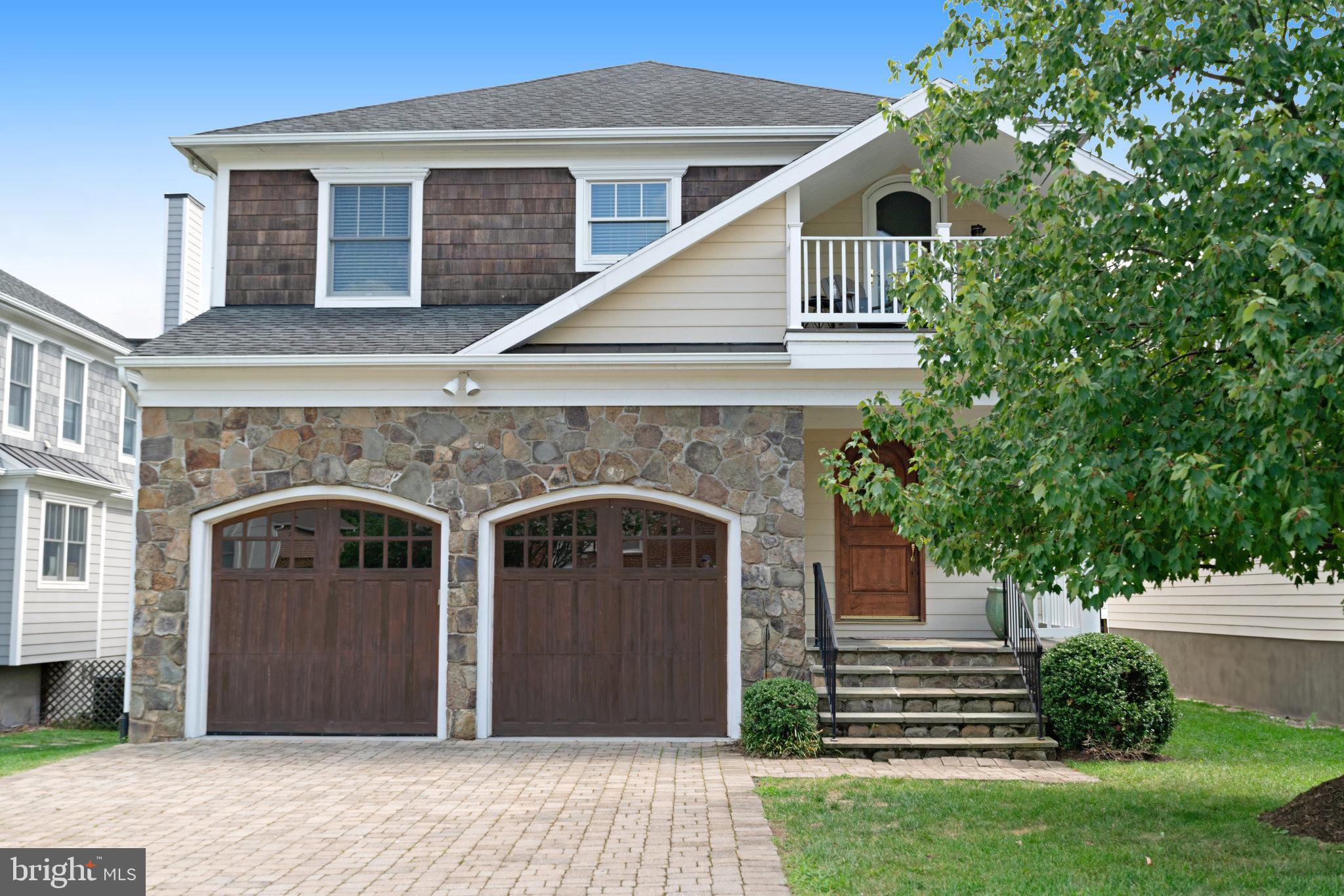 LYONHURST - Residential