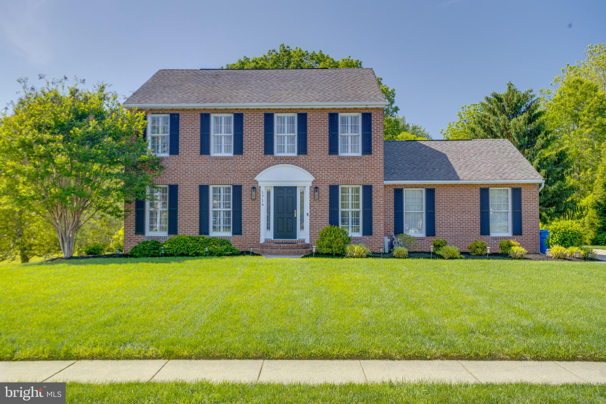 TUDOR MANOR - Residential