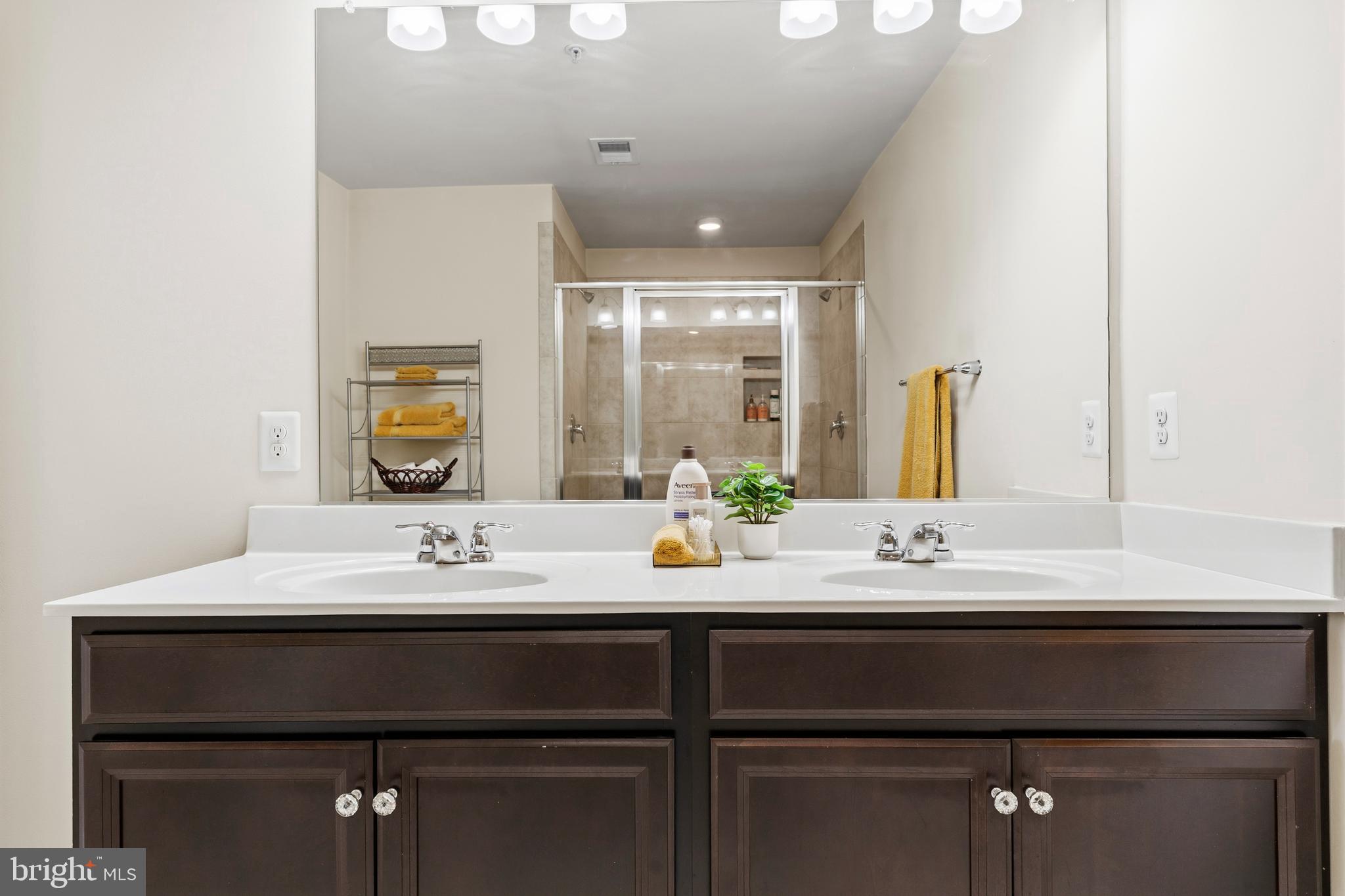 WOODMORE TOWNE CENTRE - Residential