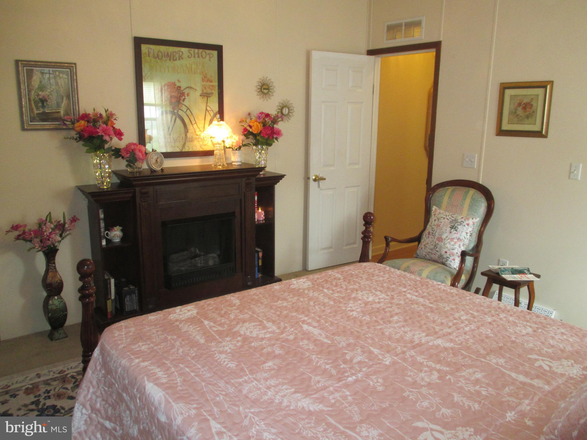 COLONIAL VILLAGE ESTATES - Residential