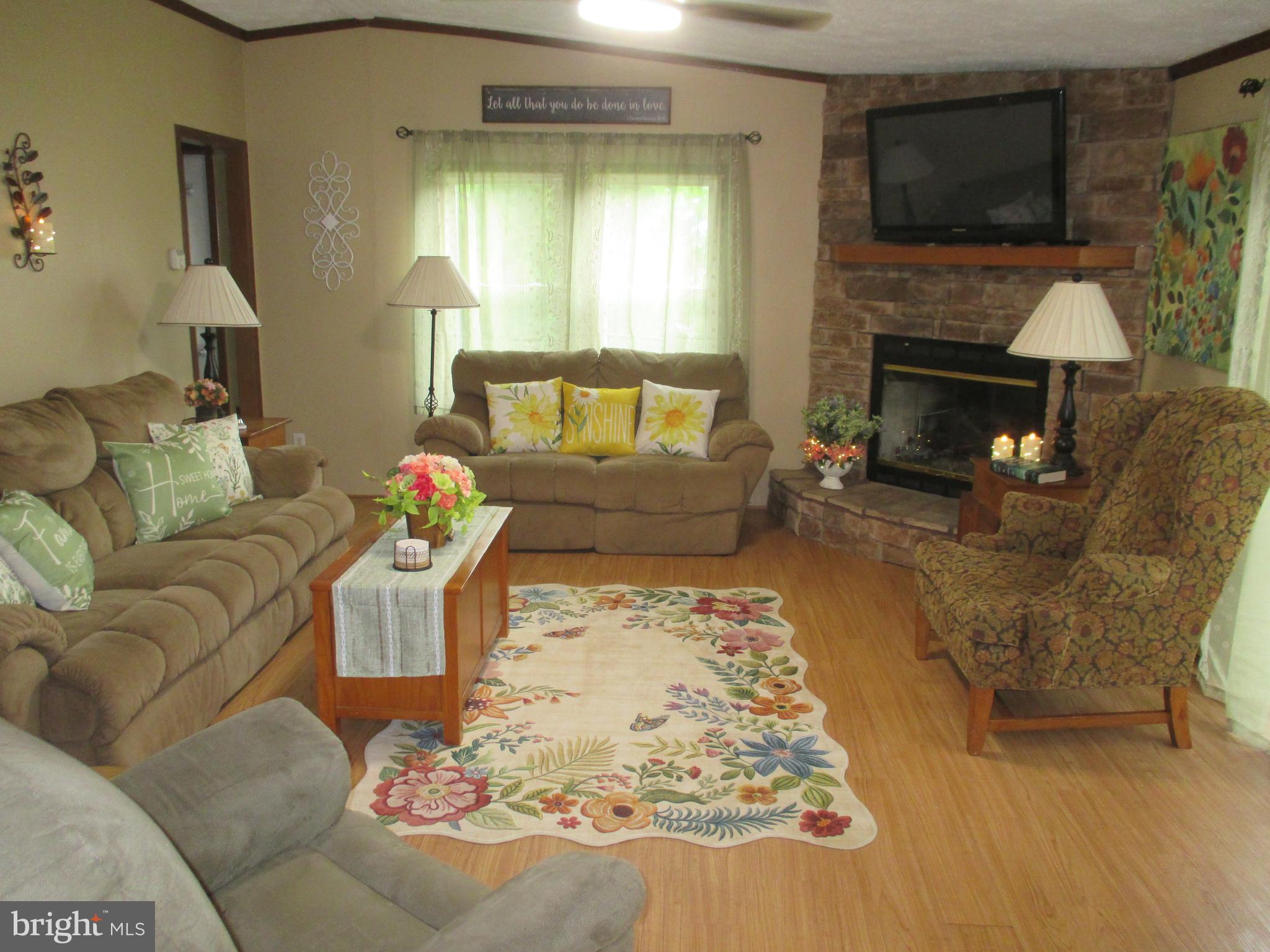 COLONIAL VILLAGE ESTATES - Residential