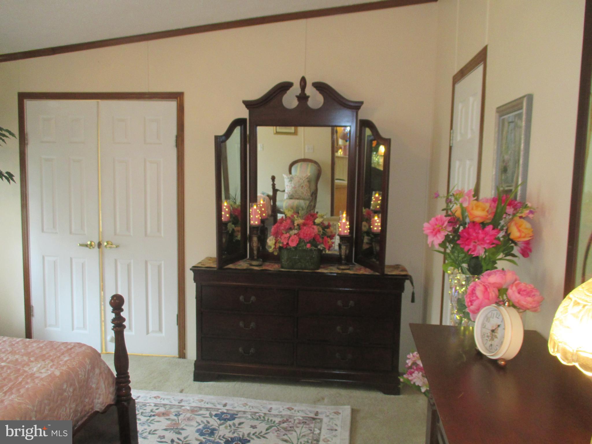 COLONIAL VILLAGE ESTATES - Residential