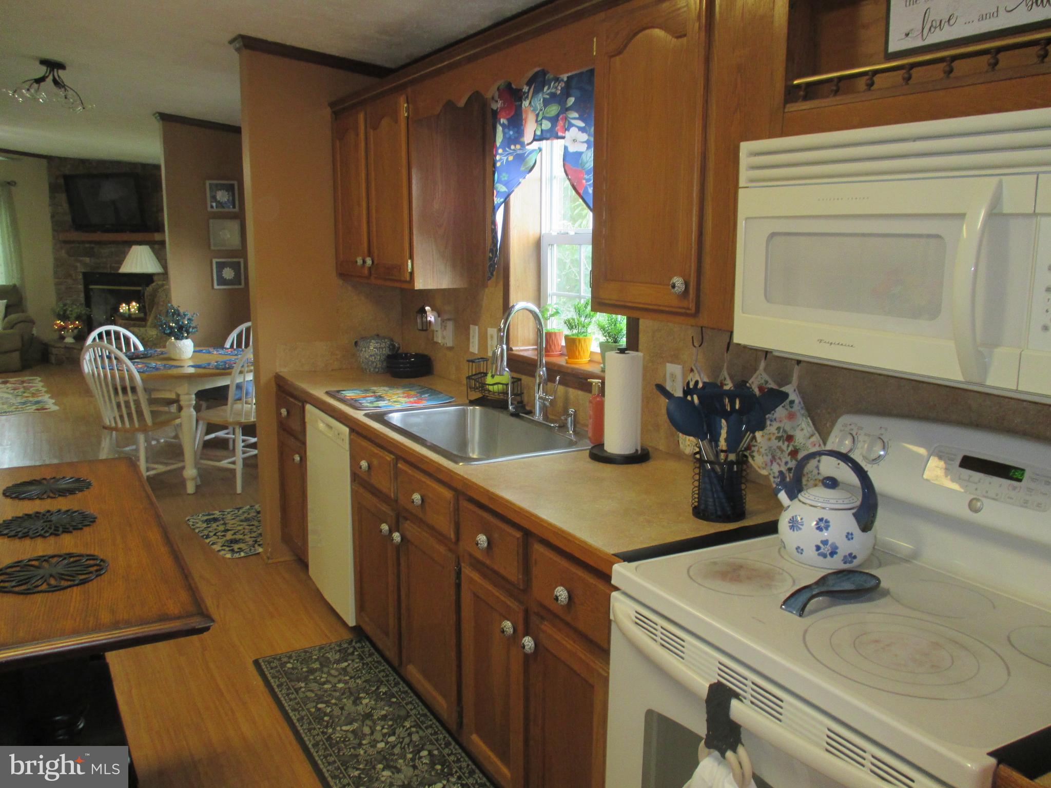 COLONIAL VILLAGE ESTATES - Residential