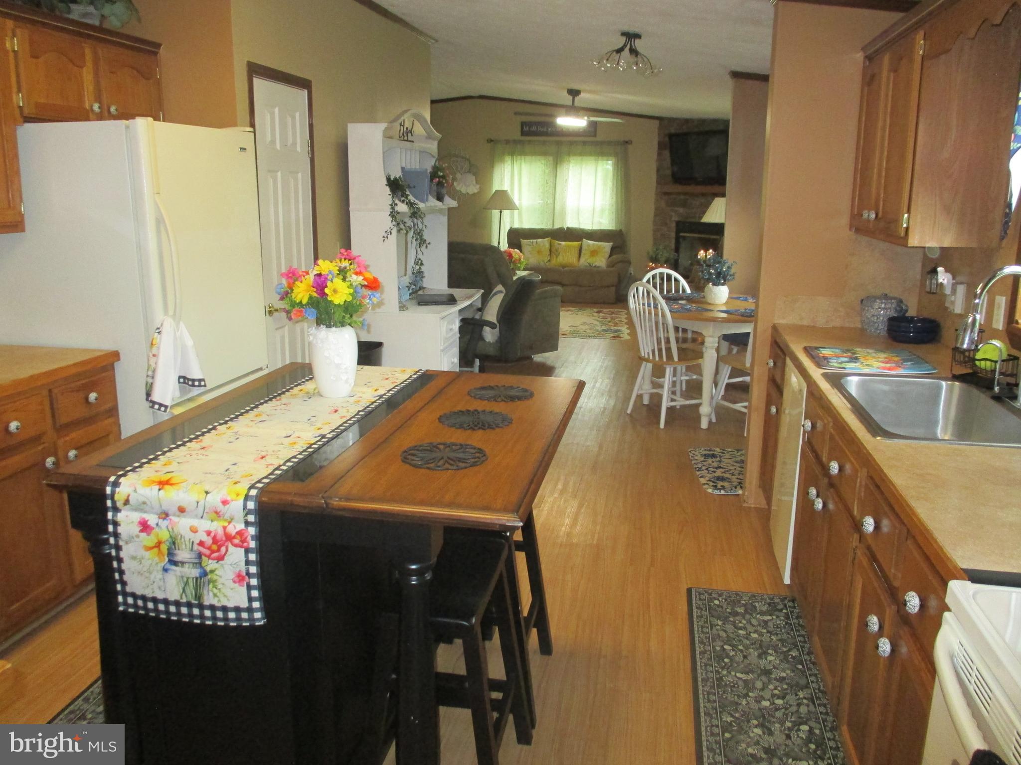 COLONIAL VILLAGE ESTATES - Residential