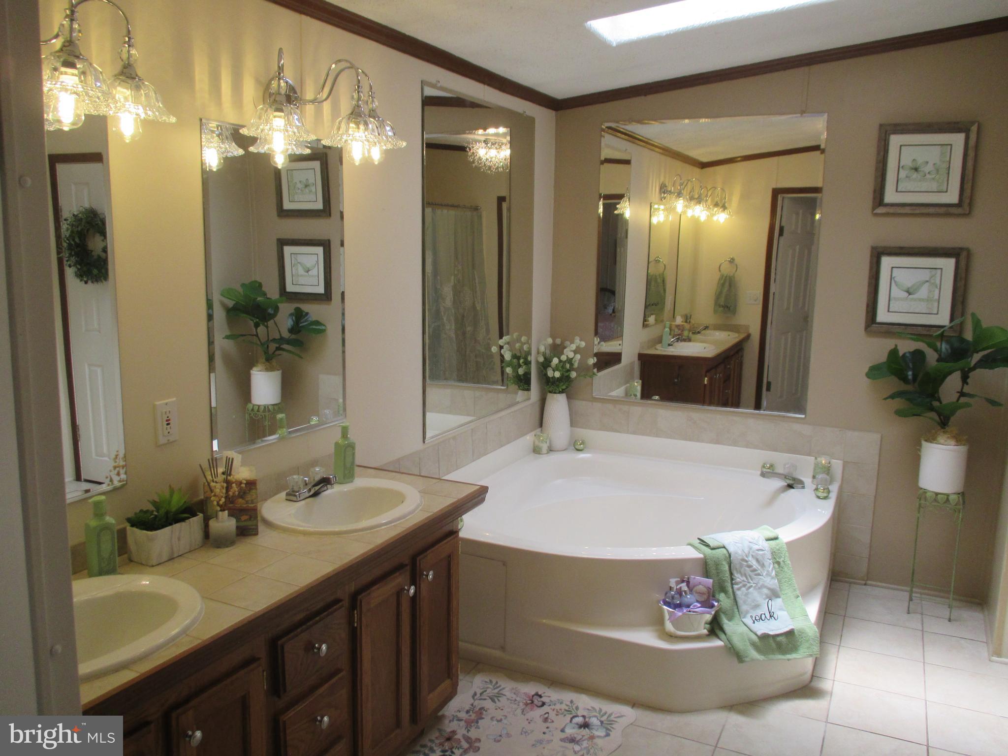 COLONIAL VILLAGE ESTATES - Residential