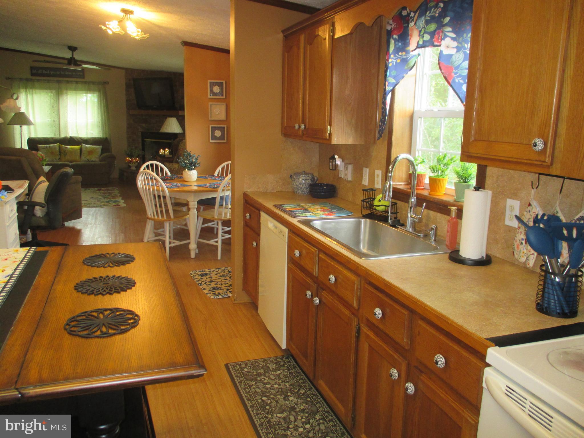 COLONIAL VILLAGE ESTATES - Residential