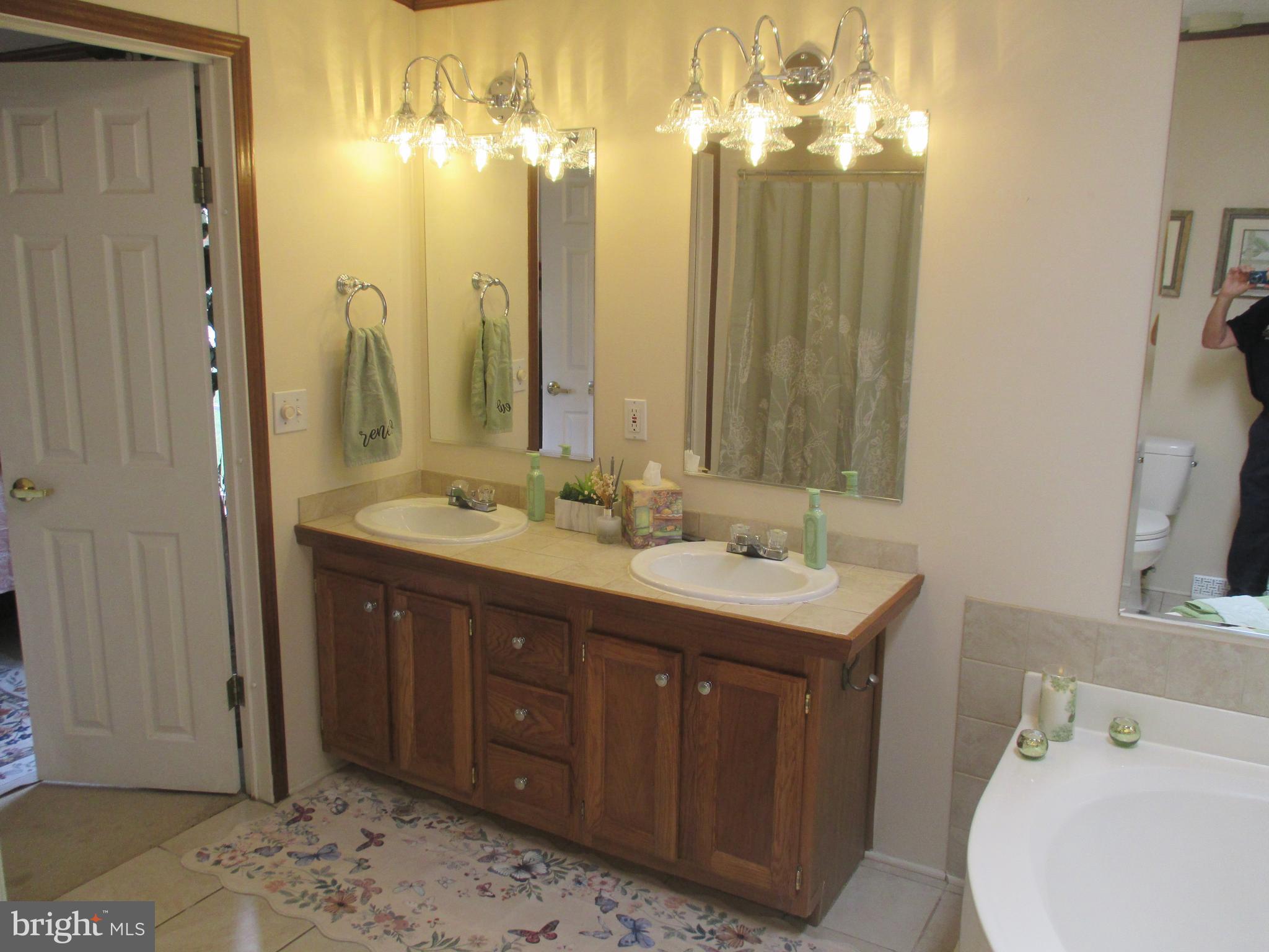 COLONIAL VILLAGE ESTATES - Residential