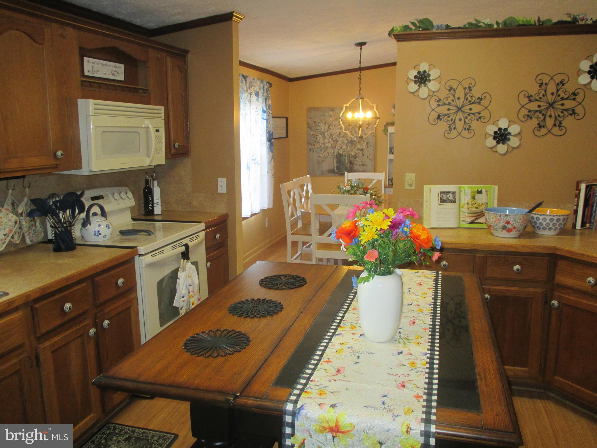 COLONIAL VILLAGE ESTATES - Residential