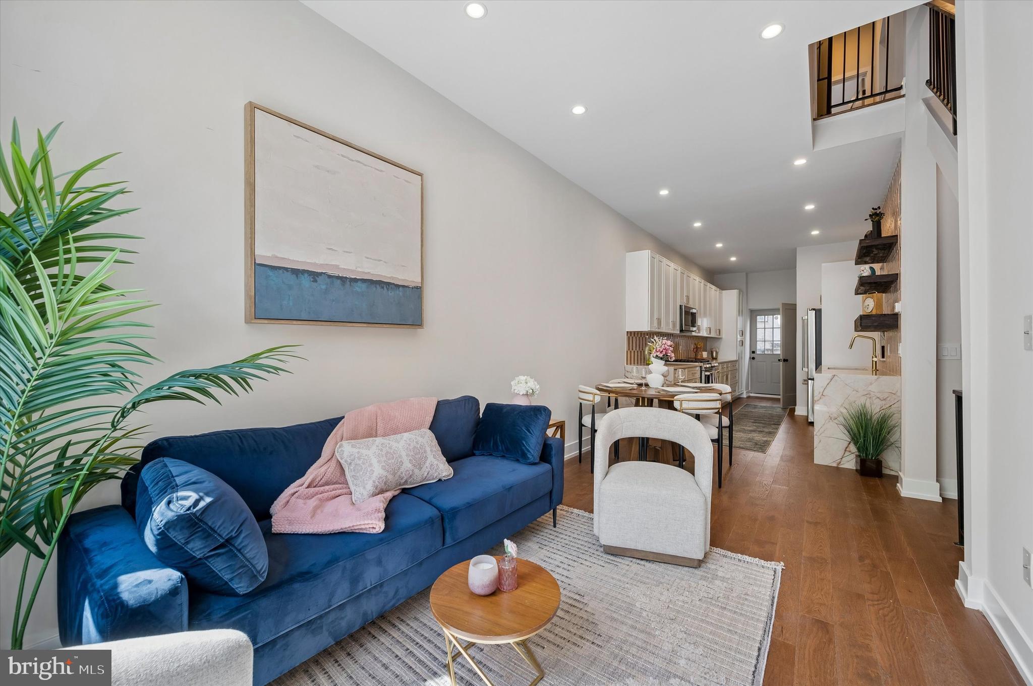 QUEEN VILLAGE - Residential