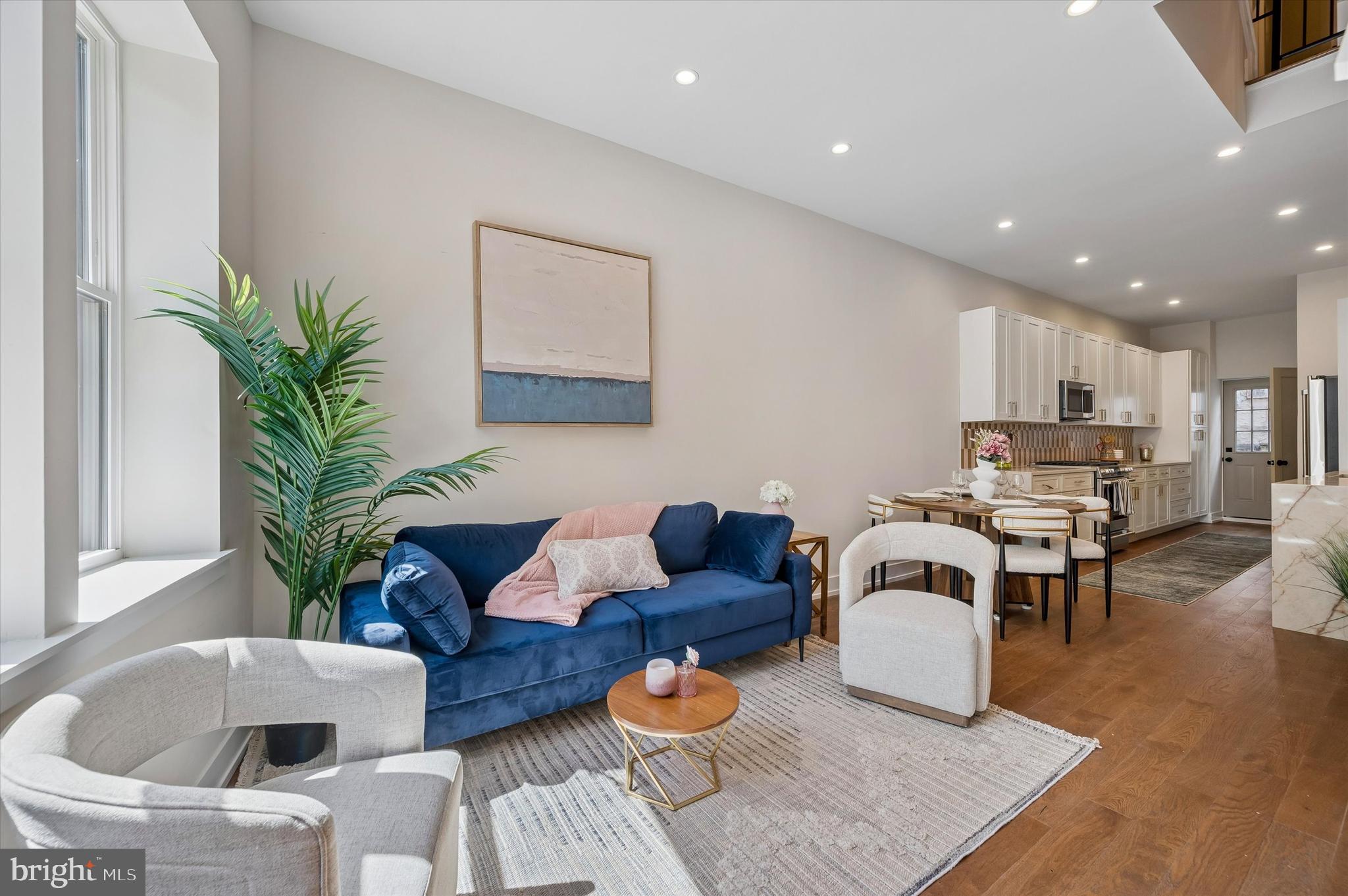 QUEEN VILLAGE - Residential
