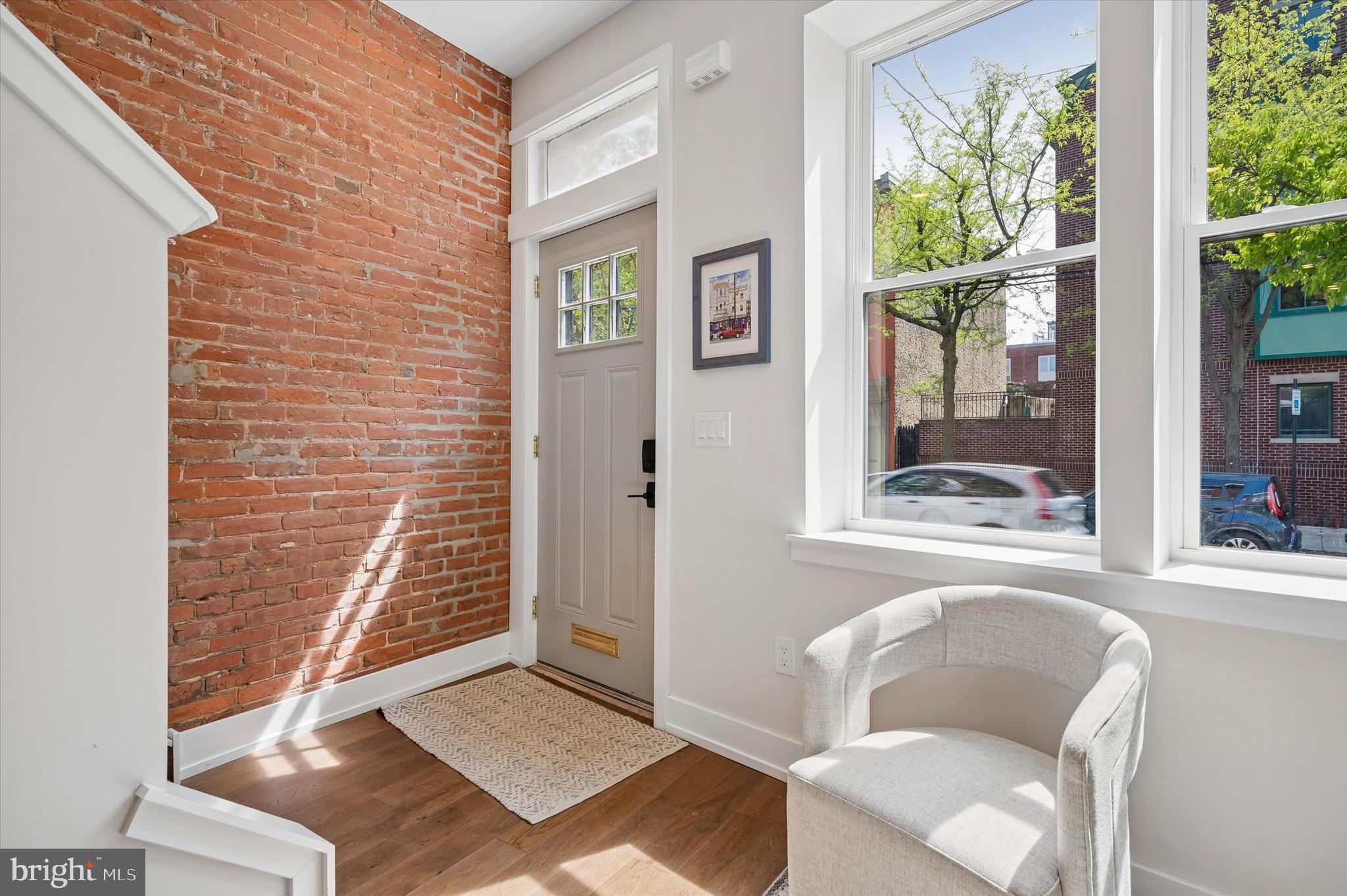 QUEEN VILLAGE - Residential