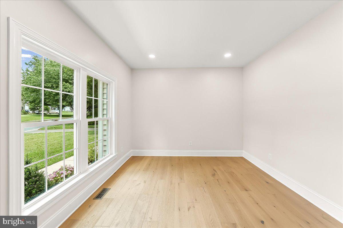 WILLOWDALE CROSSIN - Residential